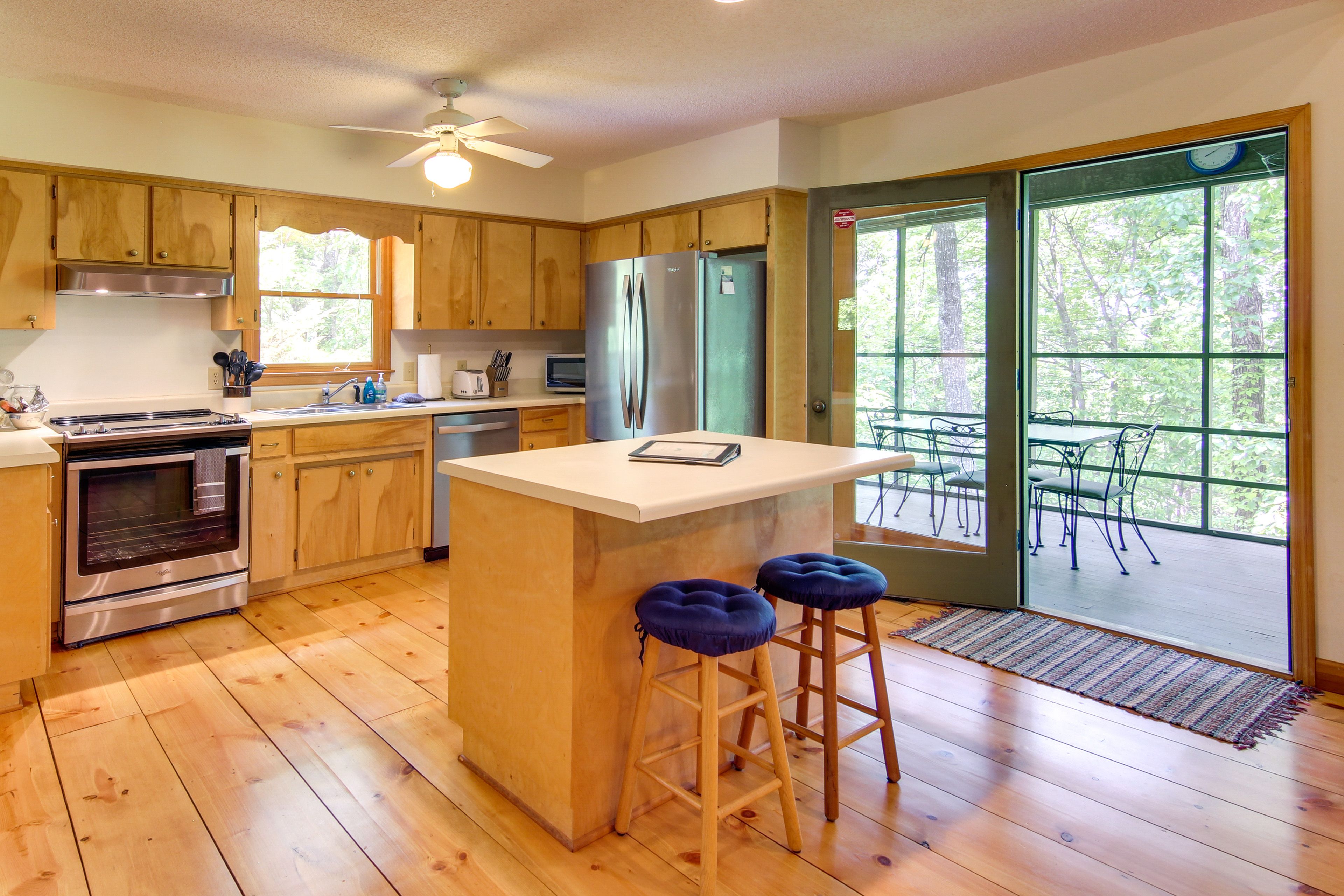 Kitchen | Coffee Maker | Toaster | Cooking Basics | Screened Porch Access