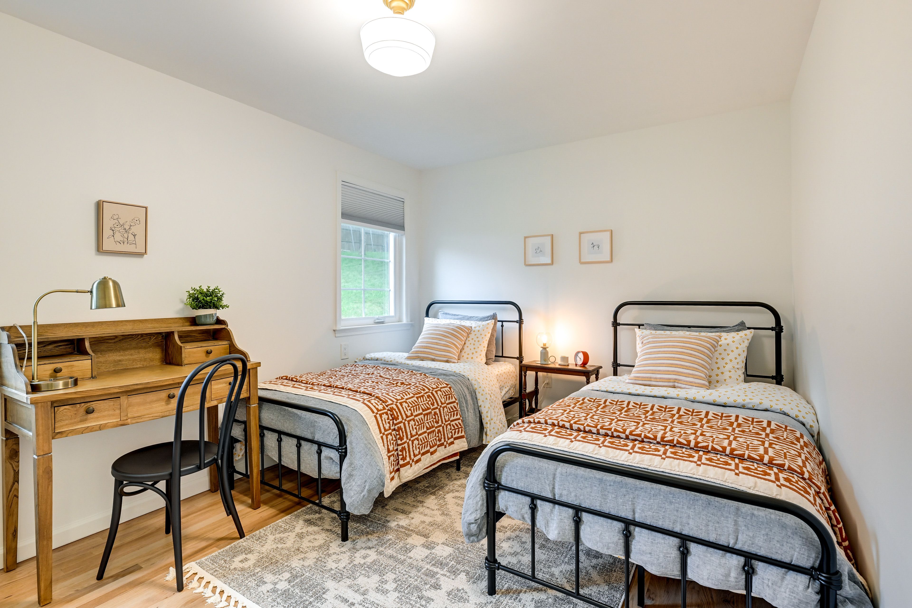 Bedroom 2 | 2 Twin Beds | Desk Workspace