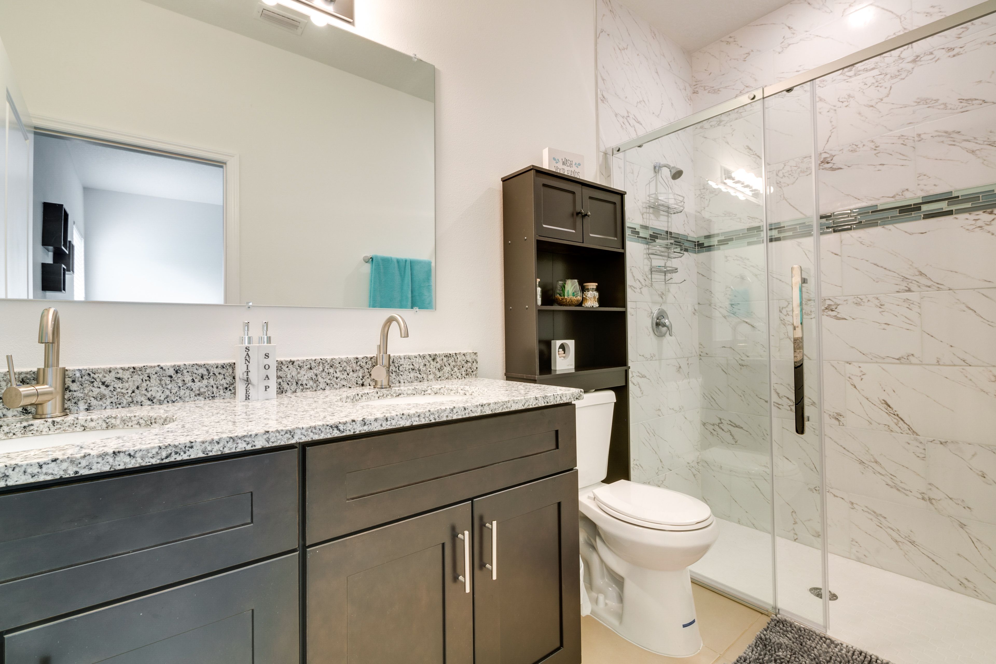 En-Suite Bathroom | Main Level | Towels Provided