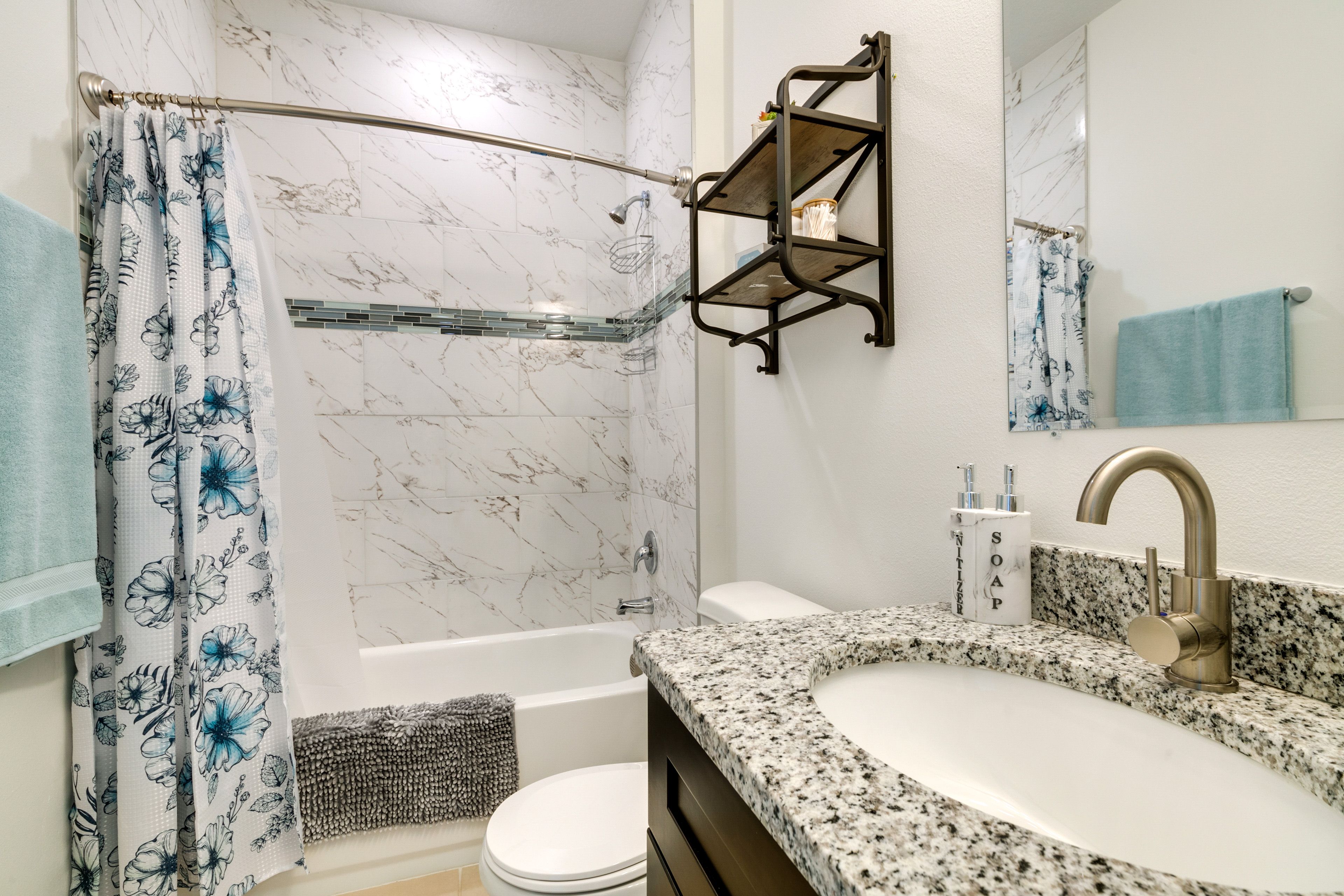 Full Bathroom | Main Level | Complimentary Toiletries