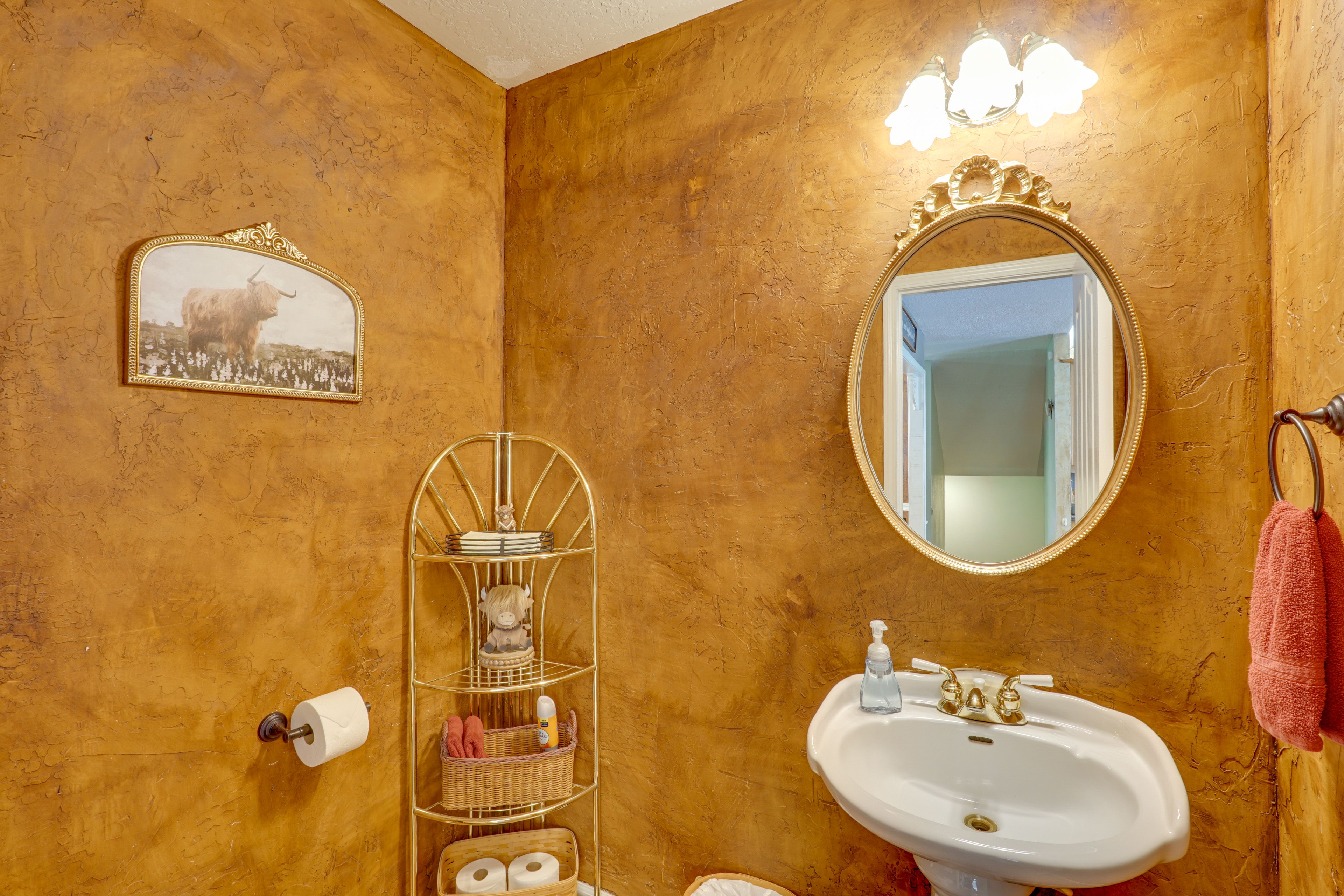 Half Bathroom | 1st Floor