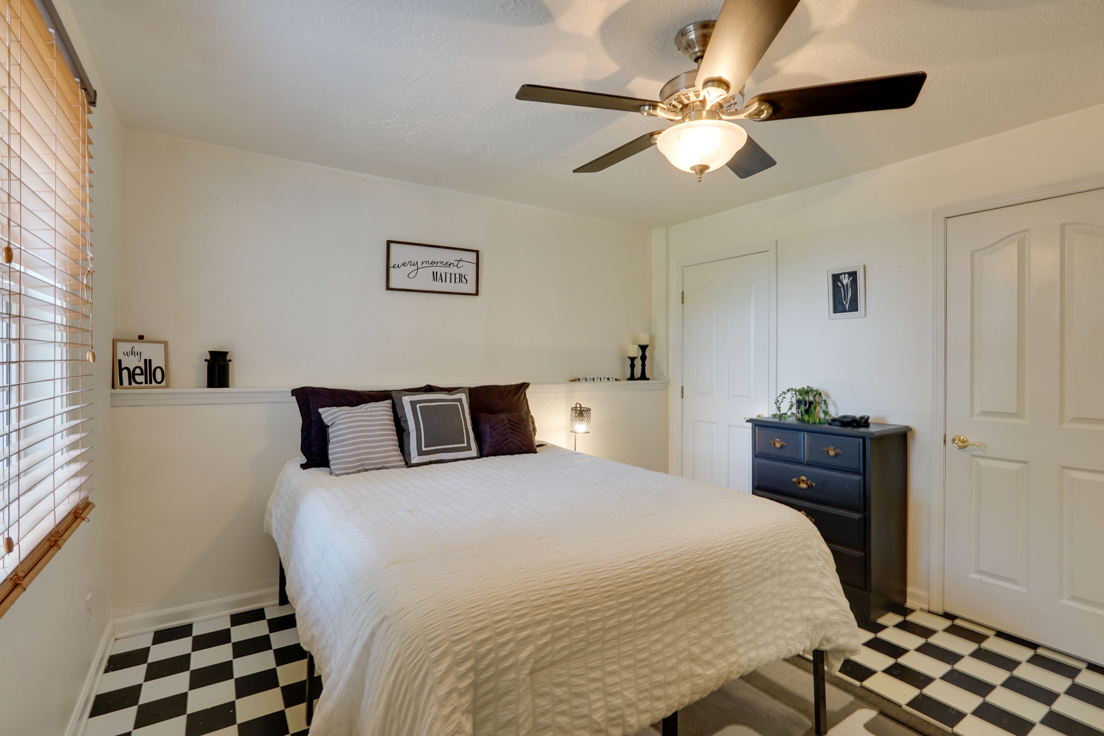 Bedroom 3 | Queen Bed