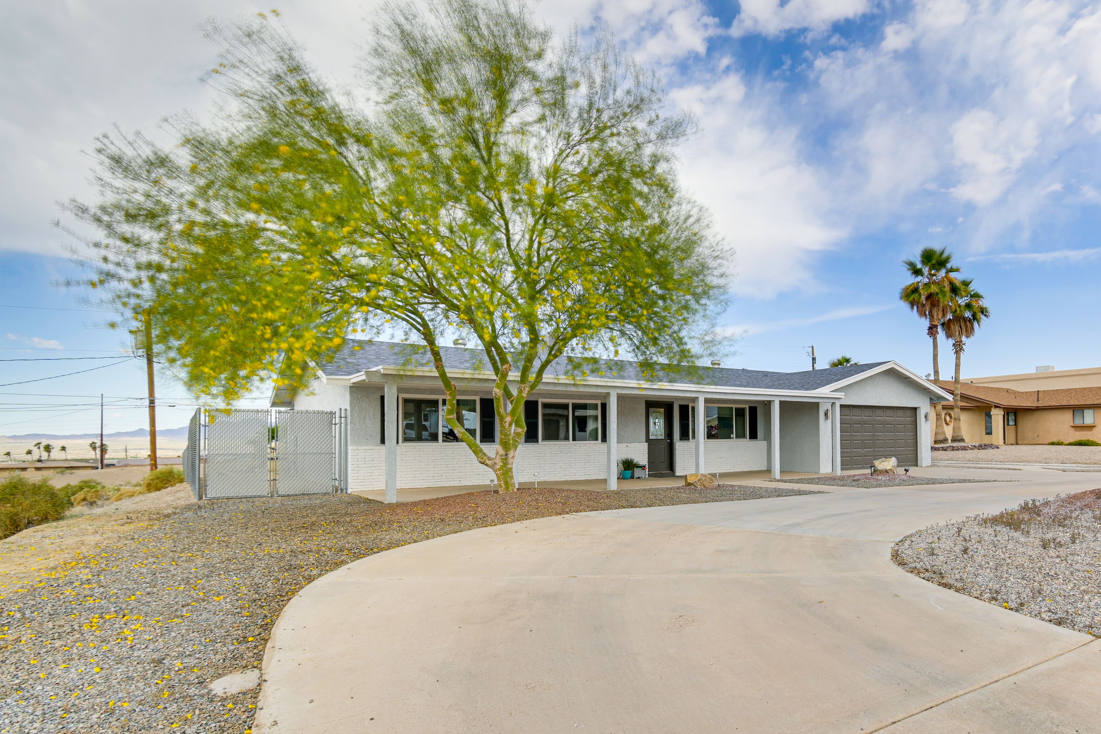 Parking | Garage (2 Vehicles) | Driveway (3 Vehicles) | RV & Trailer Parking