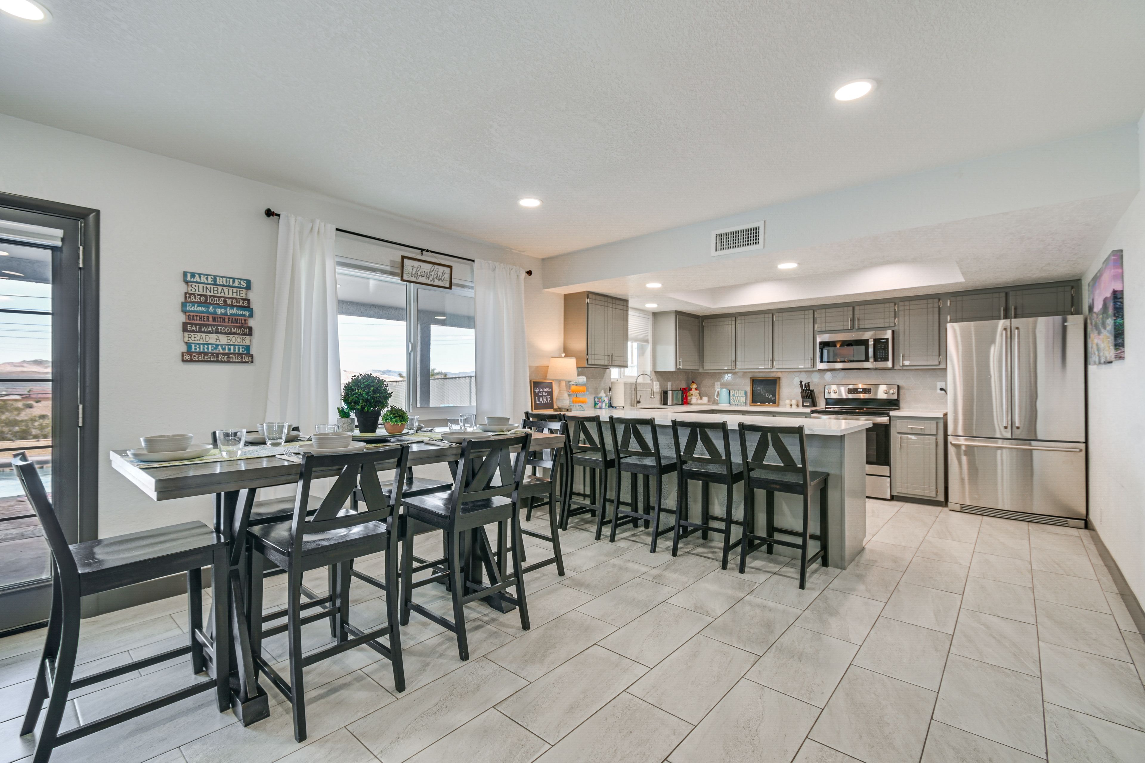 Dining Area | Dishware & Flatware Provided