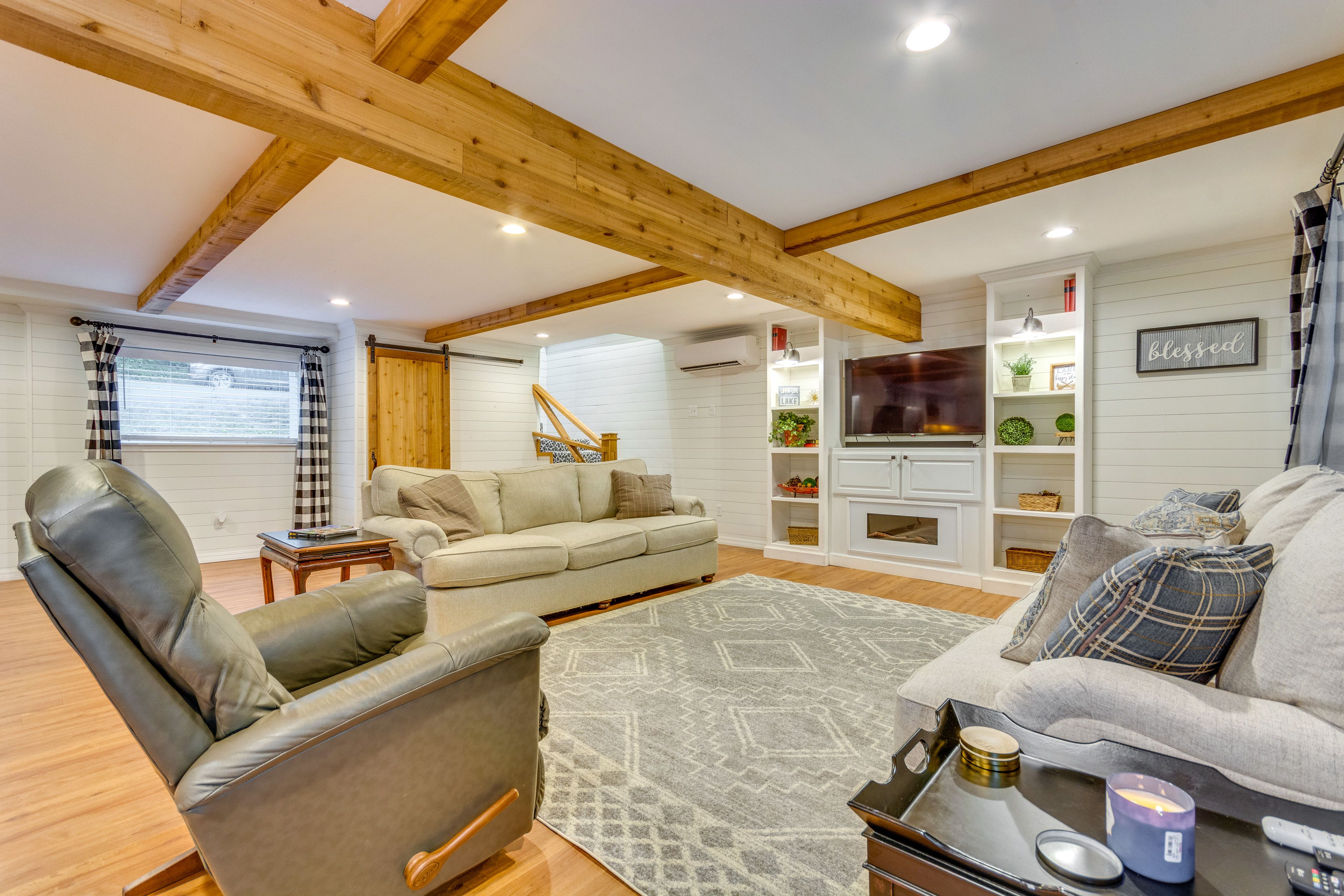 Living Room | Sleeper Sofa | Smart TV | Central A/C | Ceiling Fans