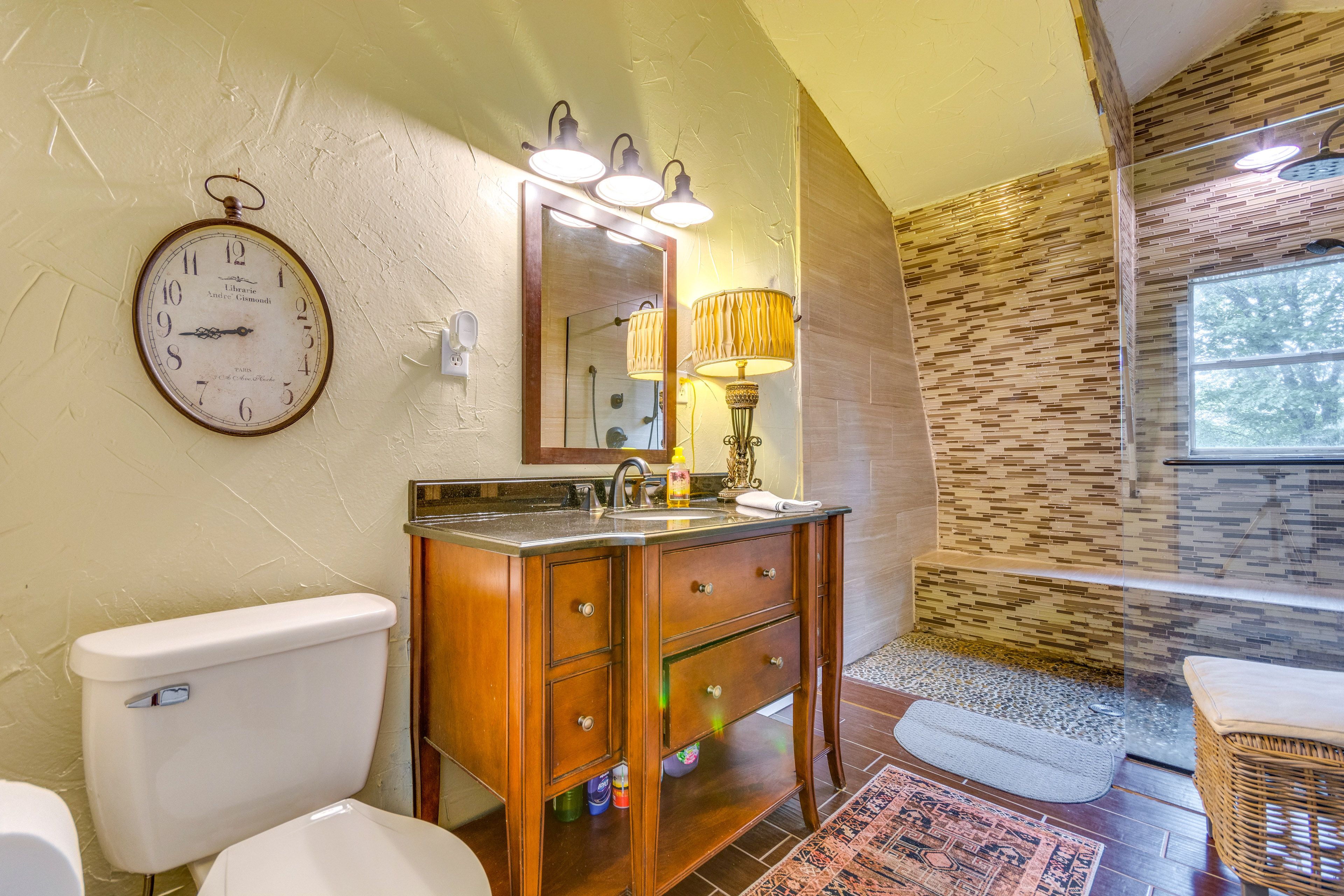 Full Bathroom | 2nd Floor | Walk-In Shower | Towels Provided | Hair Dryer