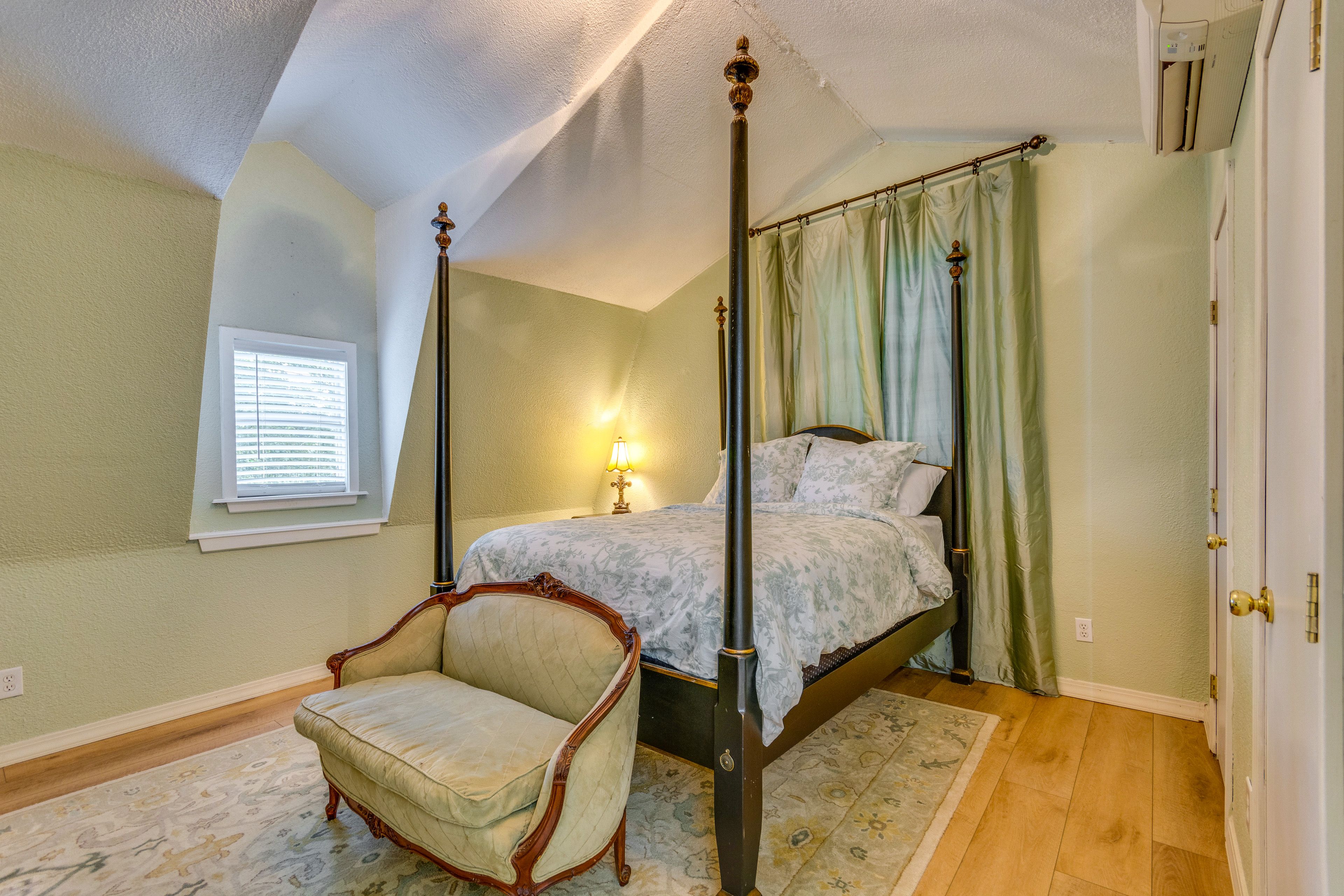 Bedroom 2 | 2nd Floor | Queen Bed | Smart TV