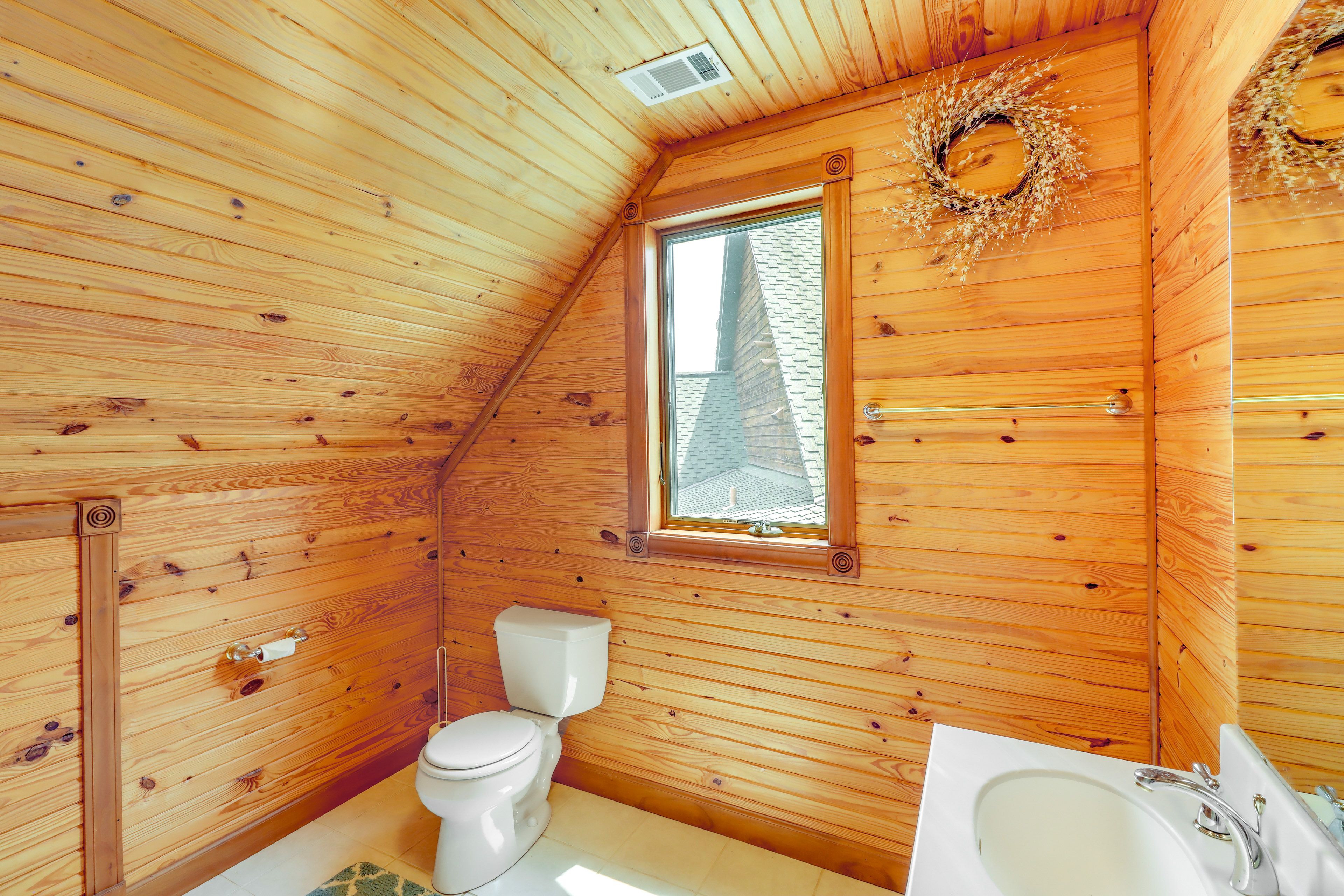 Full Bathroom | Complimentary Toiletries