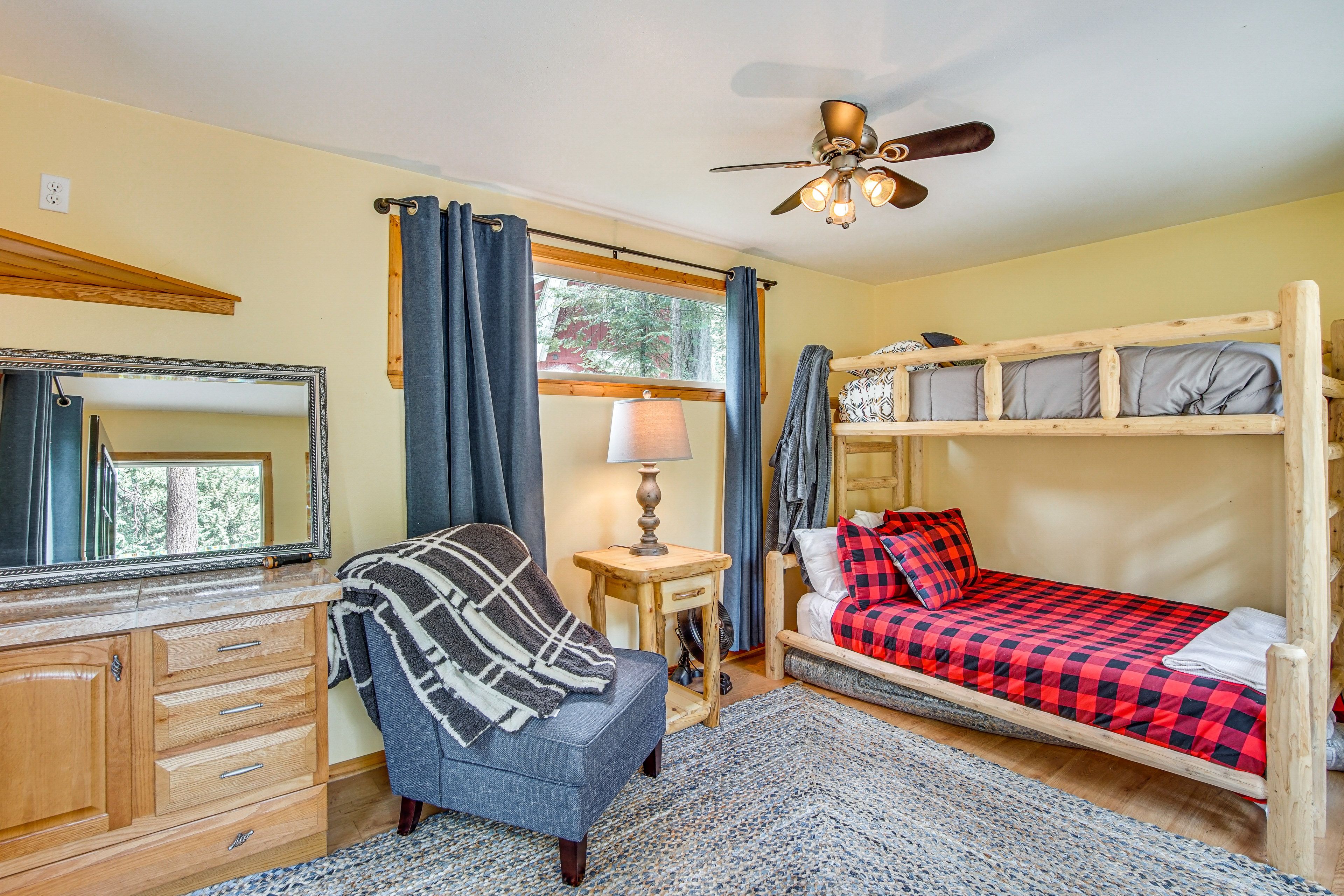 Bunkhouse | Twin/Full Bunk Bed | 1st Floor | Ceiling Fans