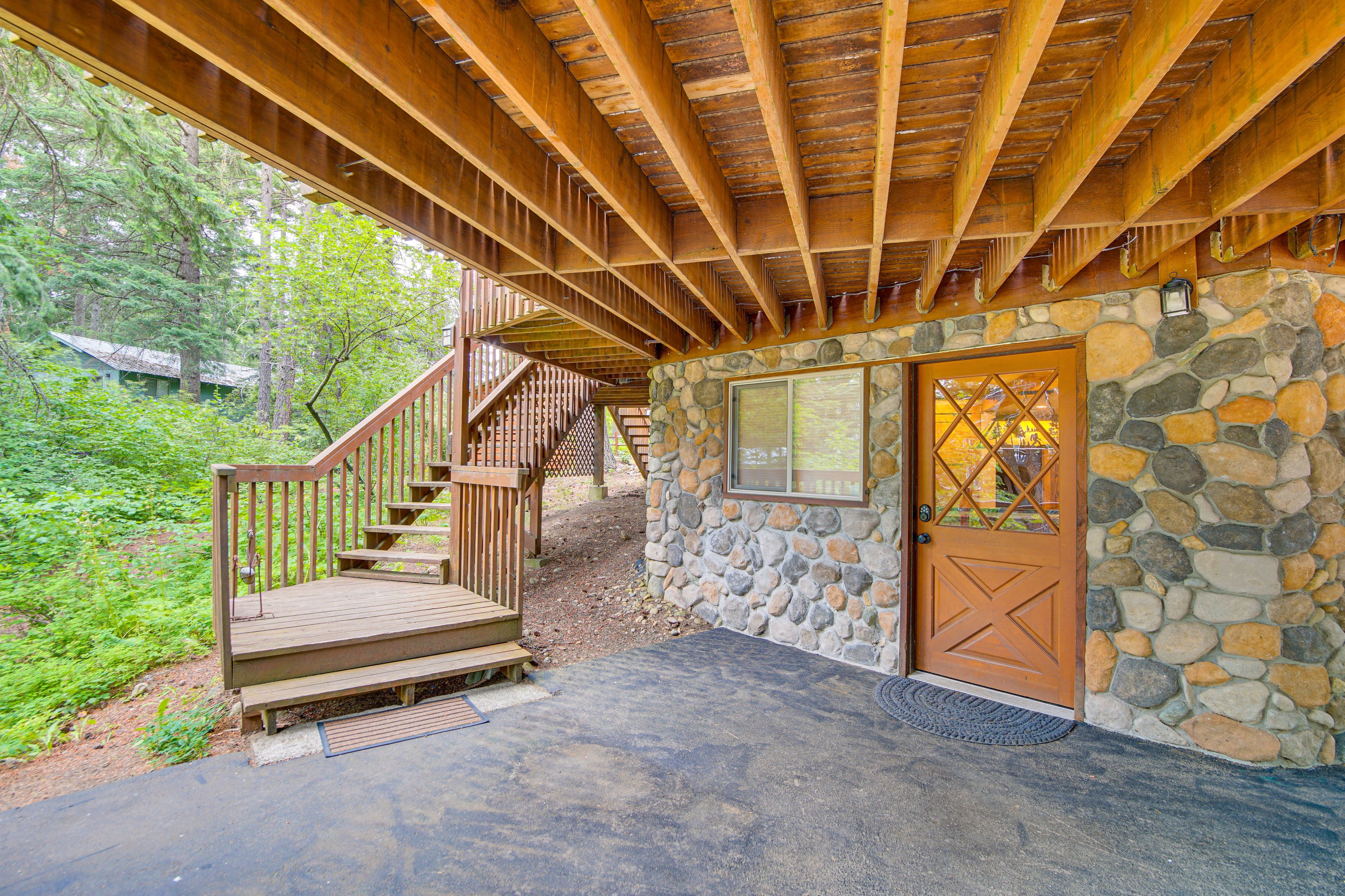 Cabin Exterior | Parking | Driveway (6 Vehicles) | EV Charger On-Site