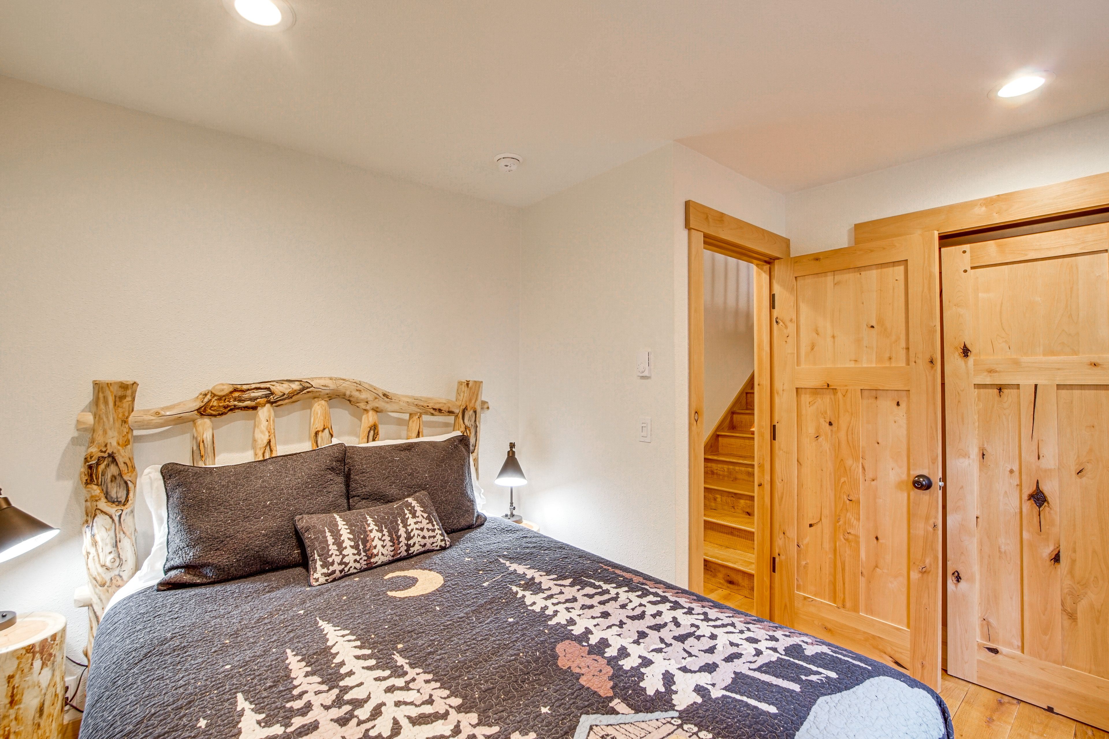 Bedroom 2 | Queen Bed | Main Floor | Linens Provided