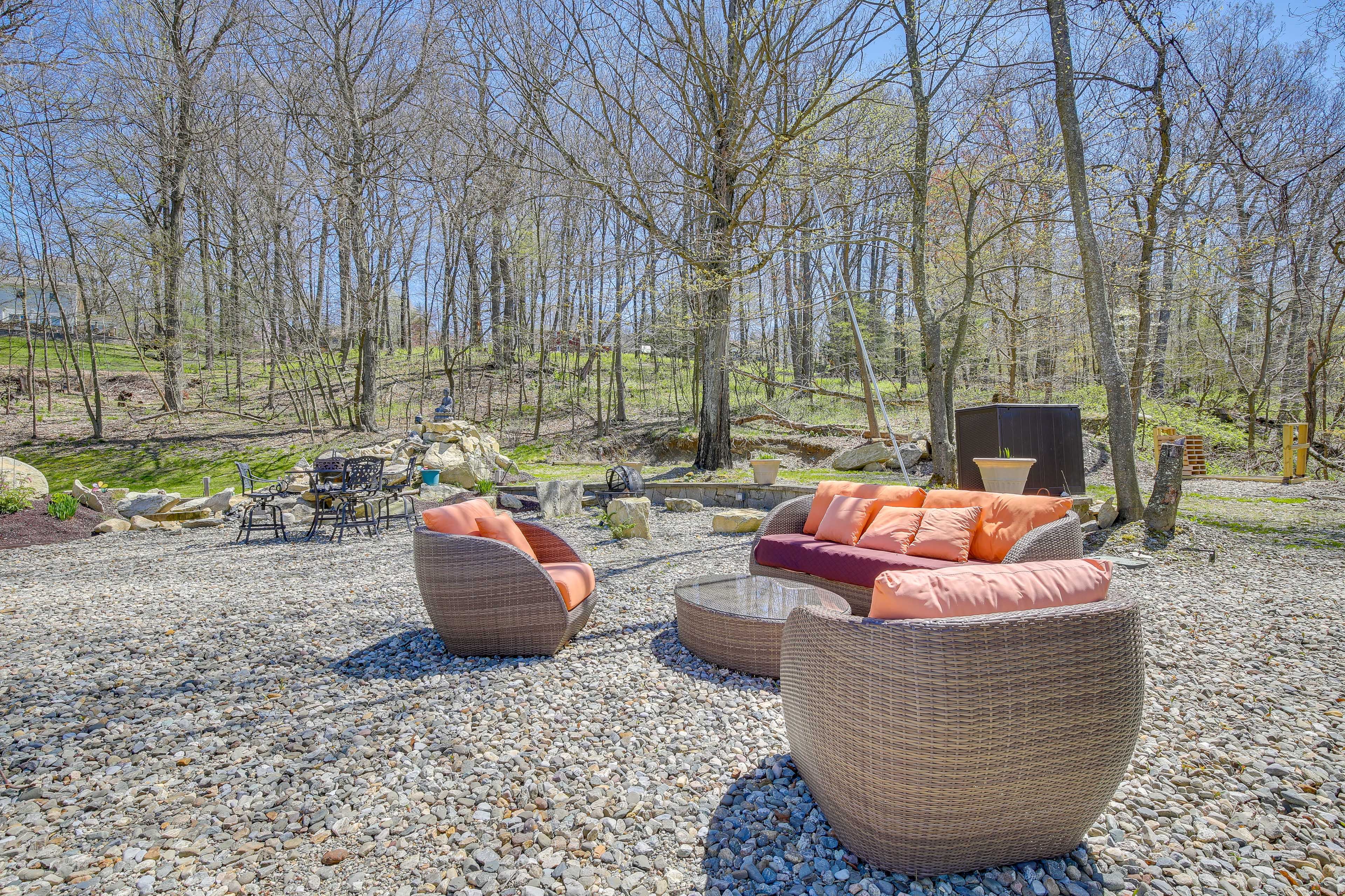Shared Outdoor Space | Dining Area | Fire Pit | Water Fall | Grill
