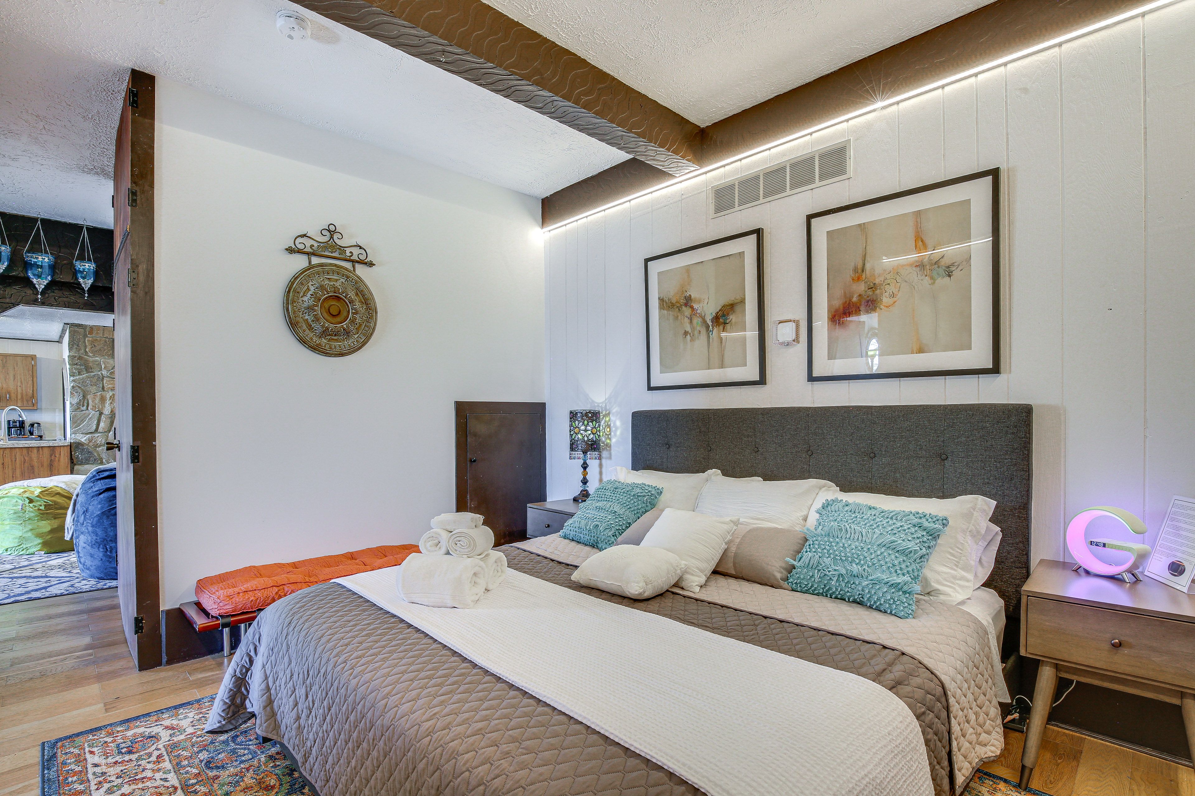 Sleeping Nook | King Bed