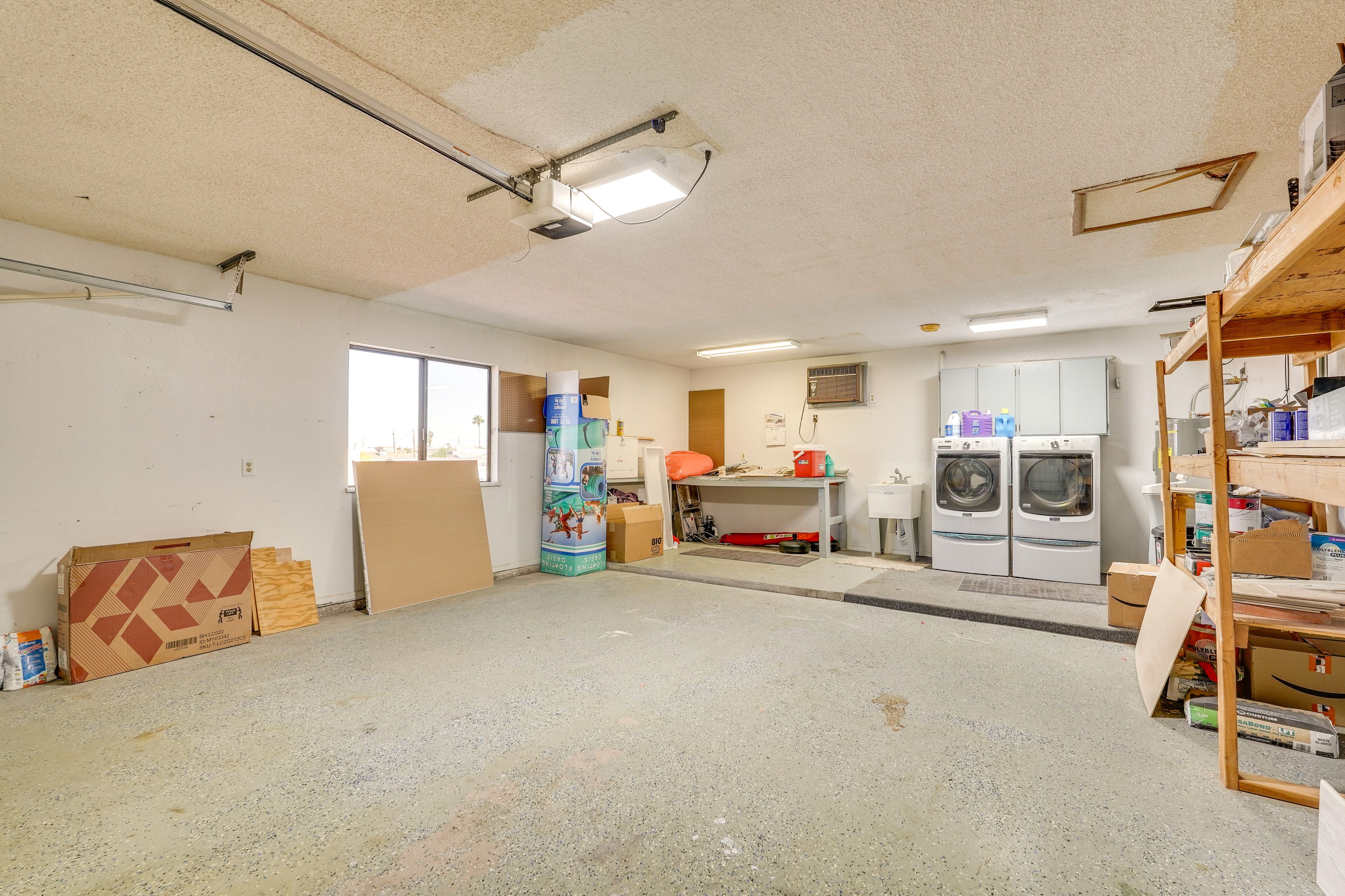 Garage (1 Vehicle) | Washer & Dyer | Driveway (3 Vehicles)