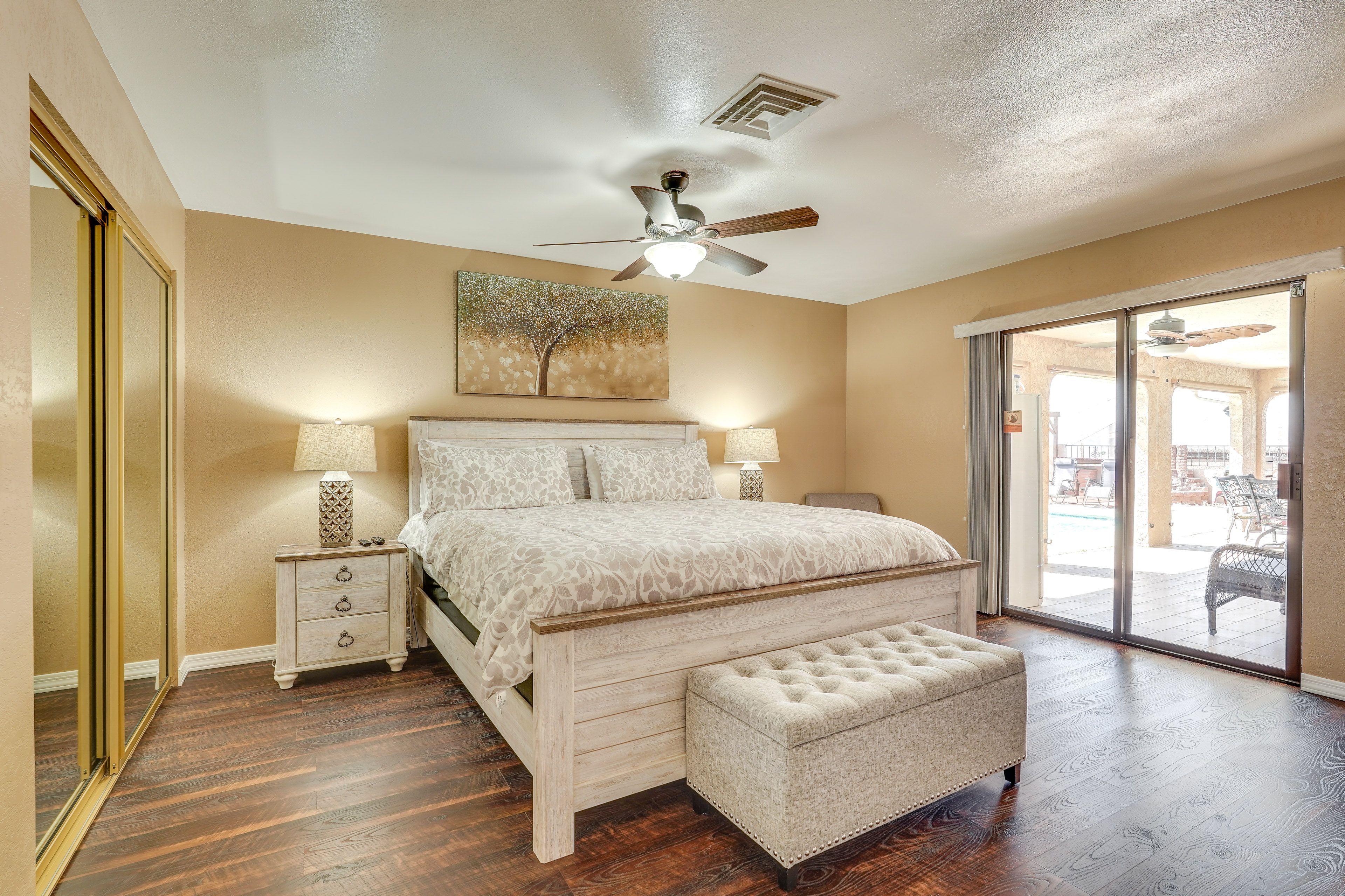 Bedroom 1 | King Bed | Smart TV | En-Suite Bathroom