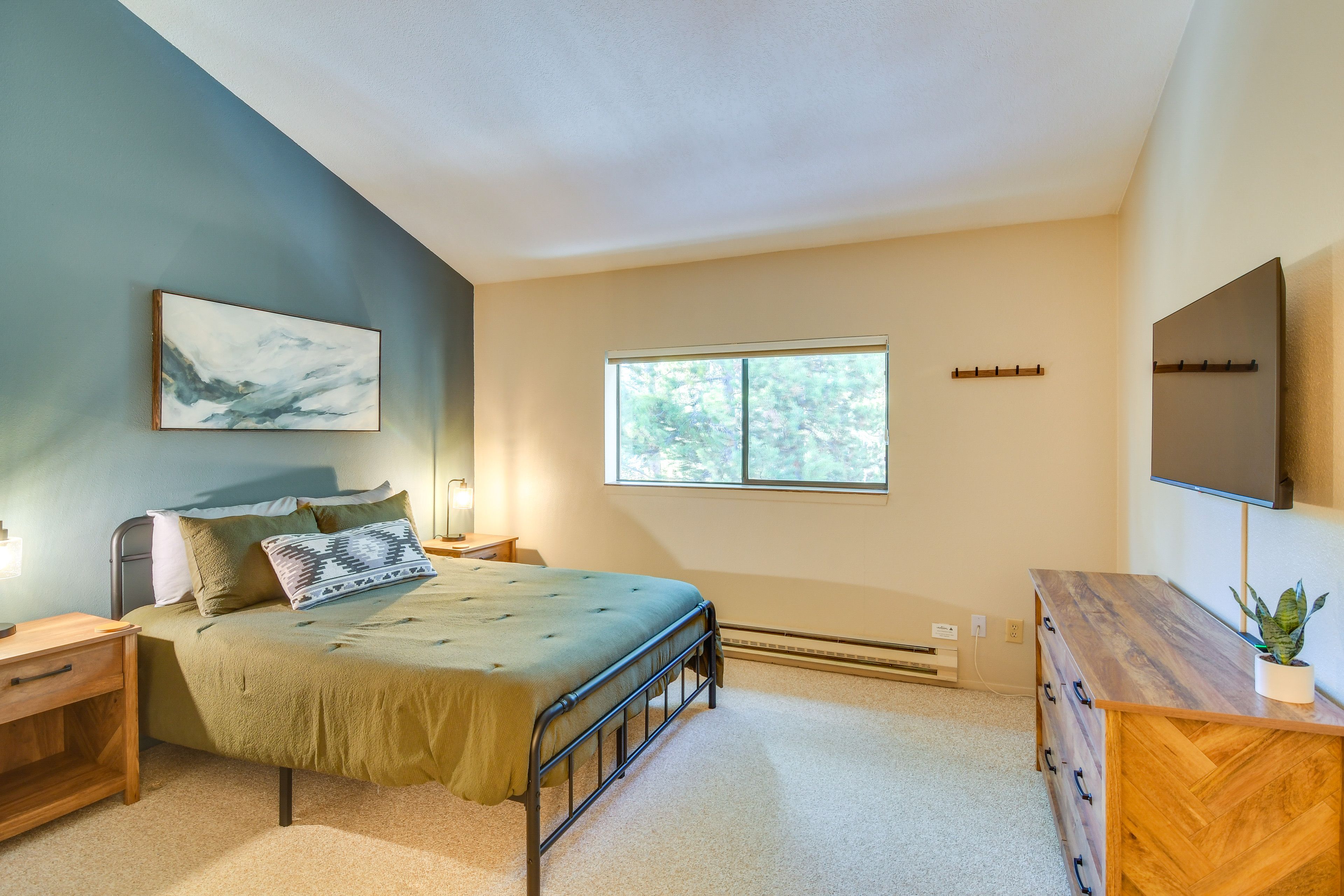 Bedroom 1 | Queen Bed | Linens & Towels | Smart TV | En-Suite Bathroom