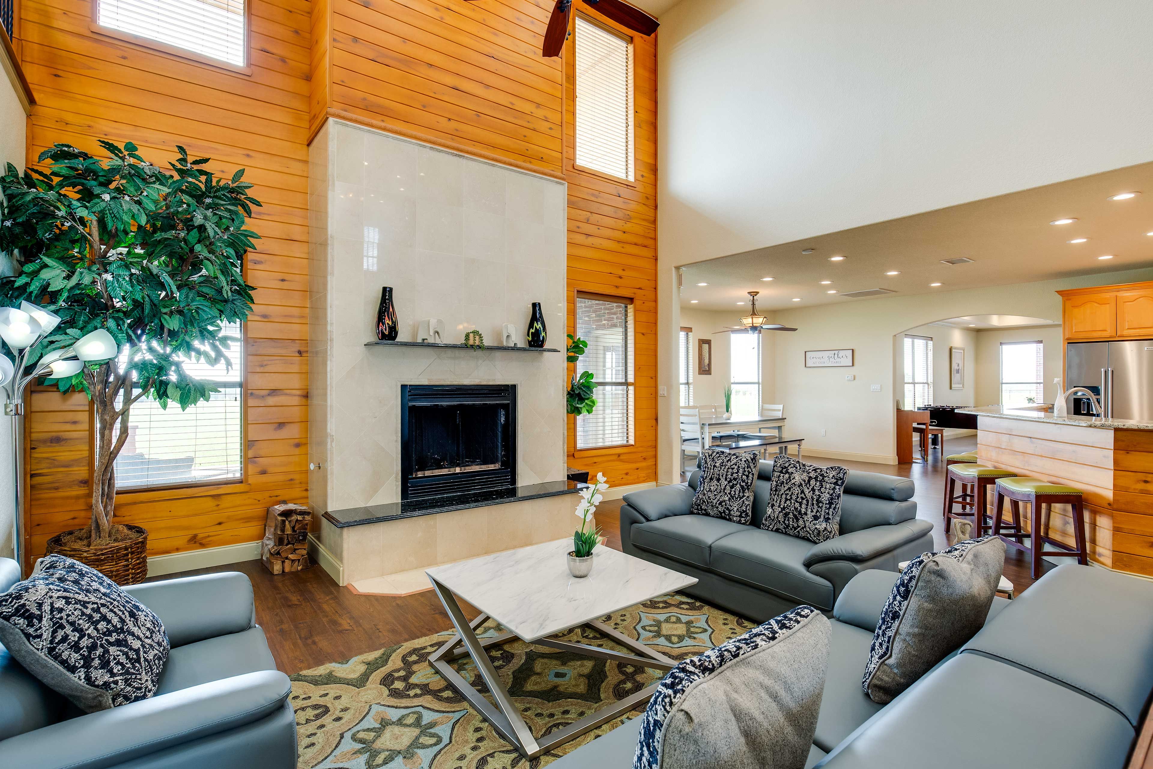 Whitewright Vacation Rental | 4BR | 3.5BA | Step-Free Access | 4,631 Sq Ft