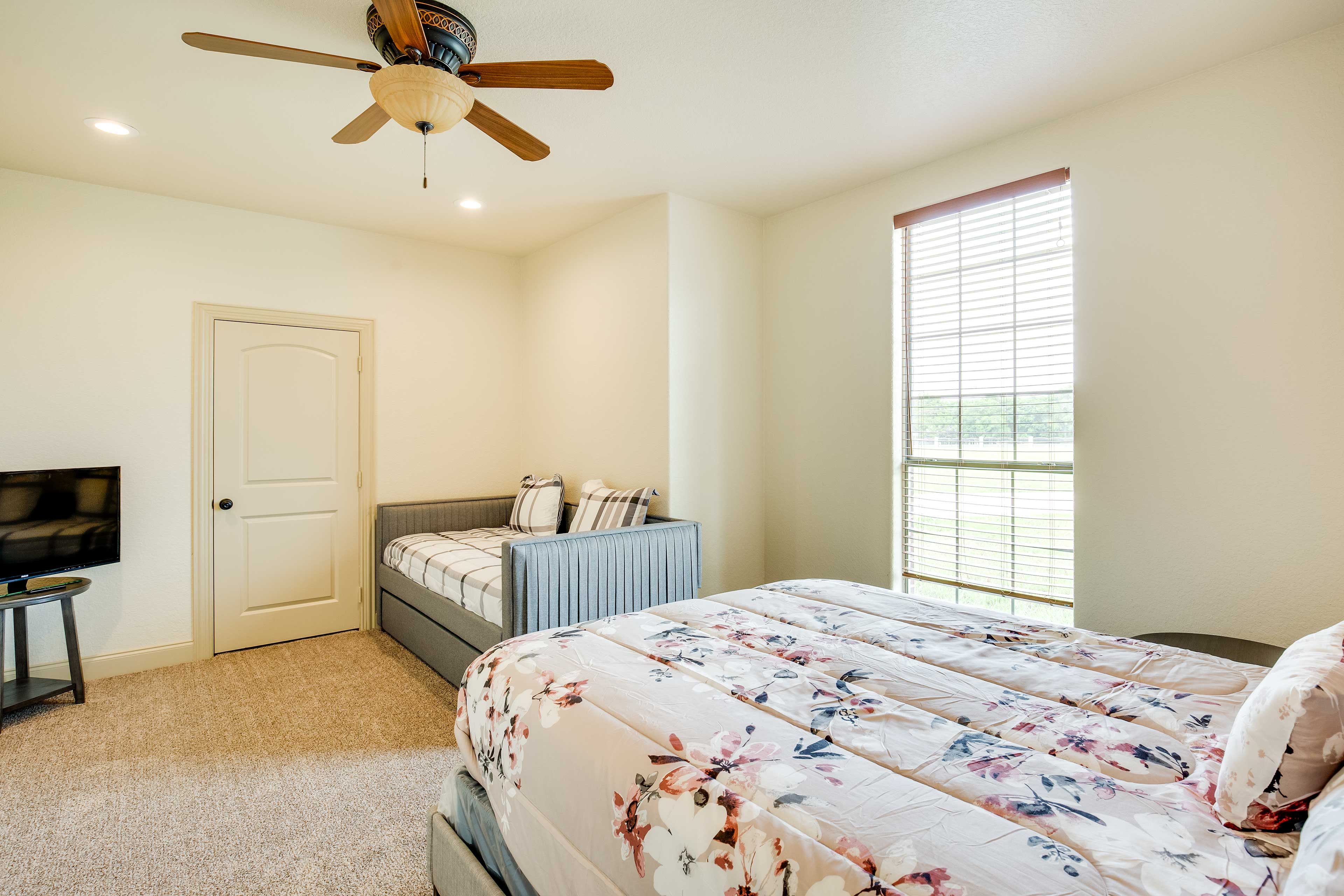 Bedroom 3 | Queen Bed | Twin Daybed w/ Twin Trundle