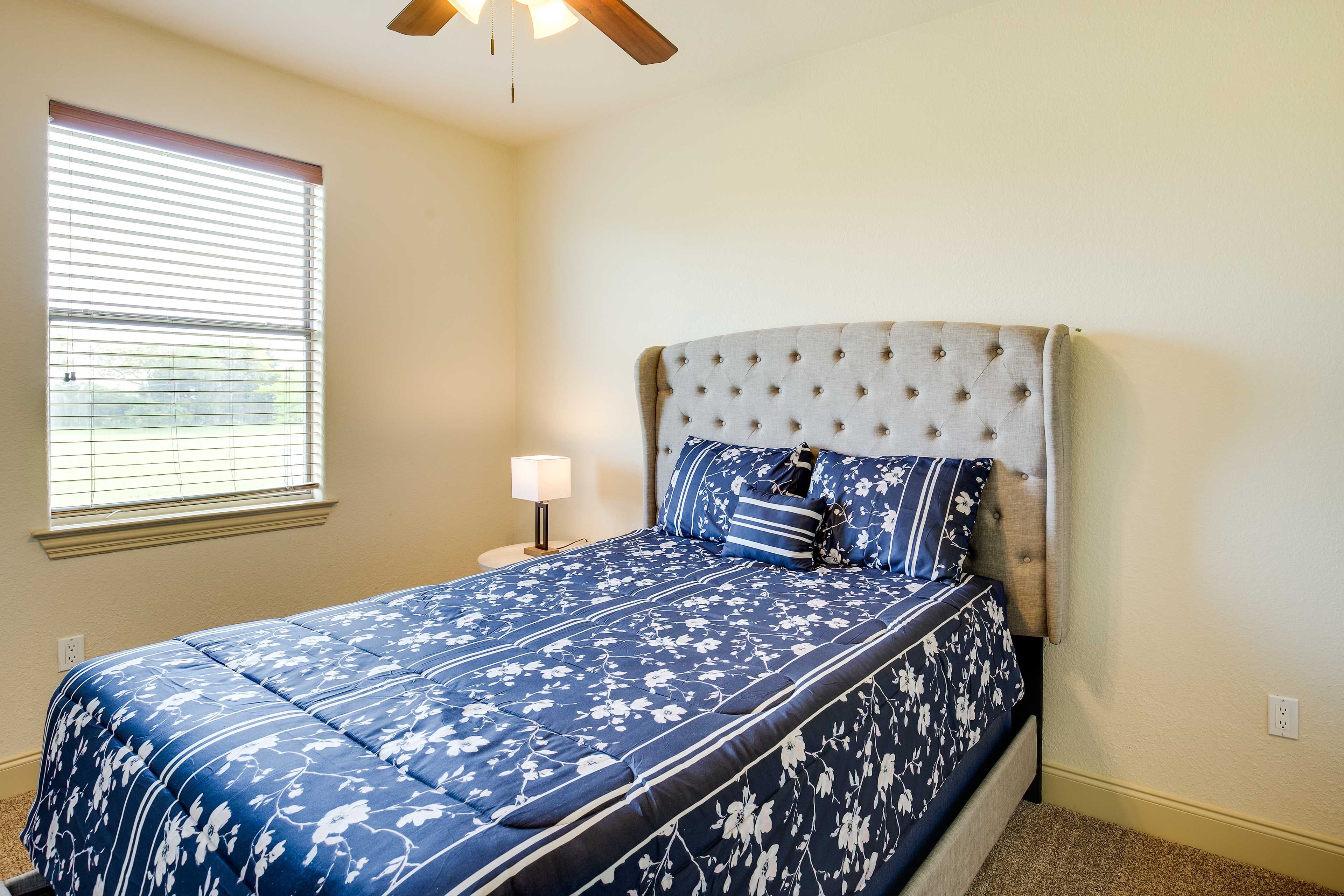 Bedroom 1 | Queen Bed