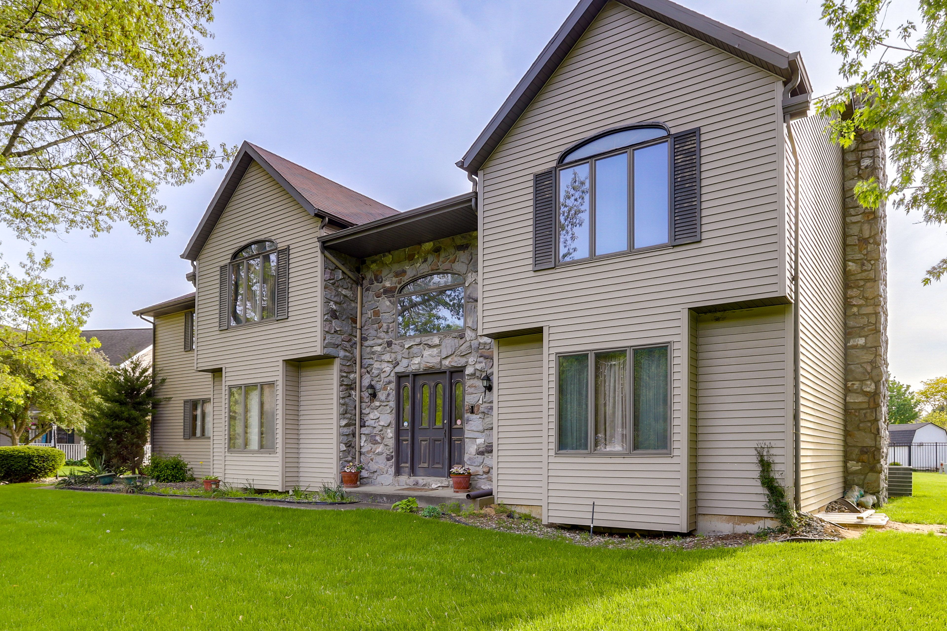 Property Exterior | Basement Unit | Driveway (1 Vehicle)