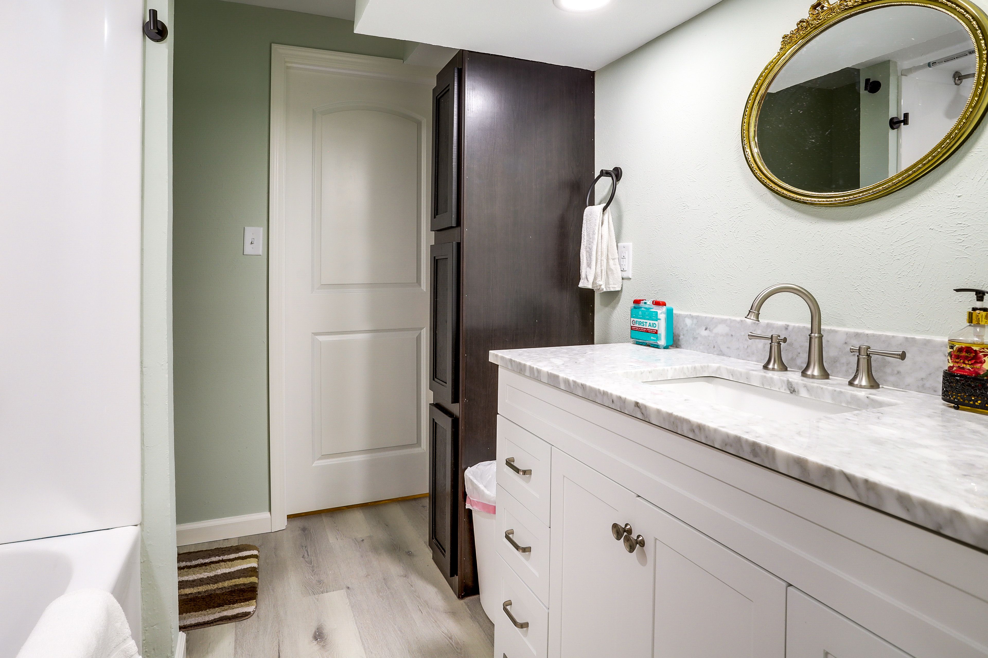 Full Bathroom | Complimentary Toiletries | Towels Provided