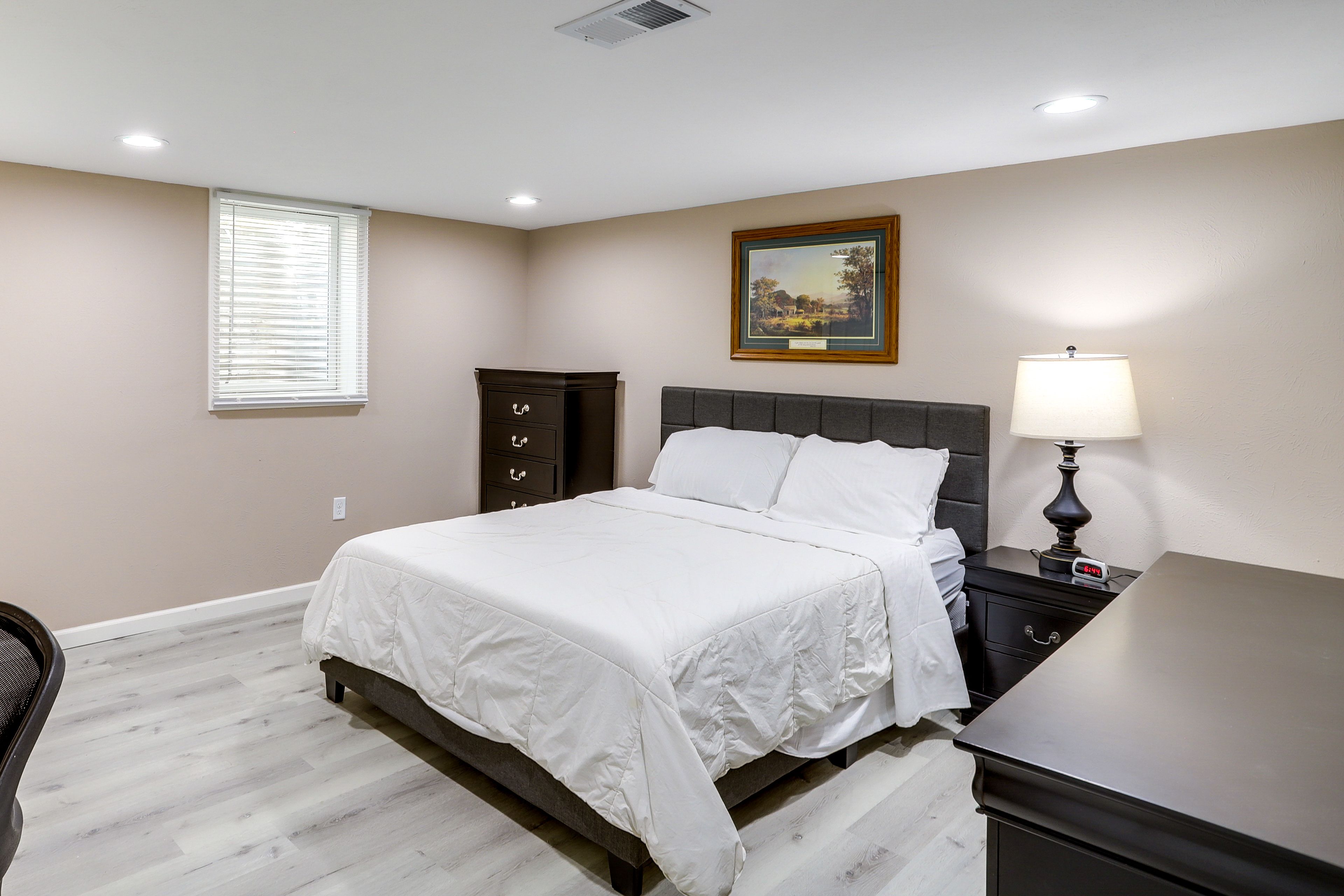 Bedroom | Queen Bed