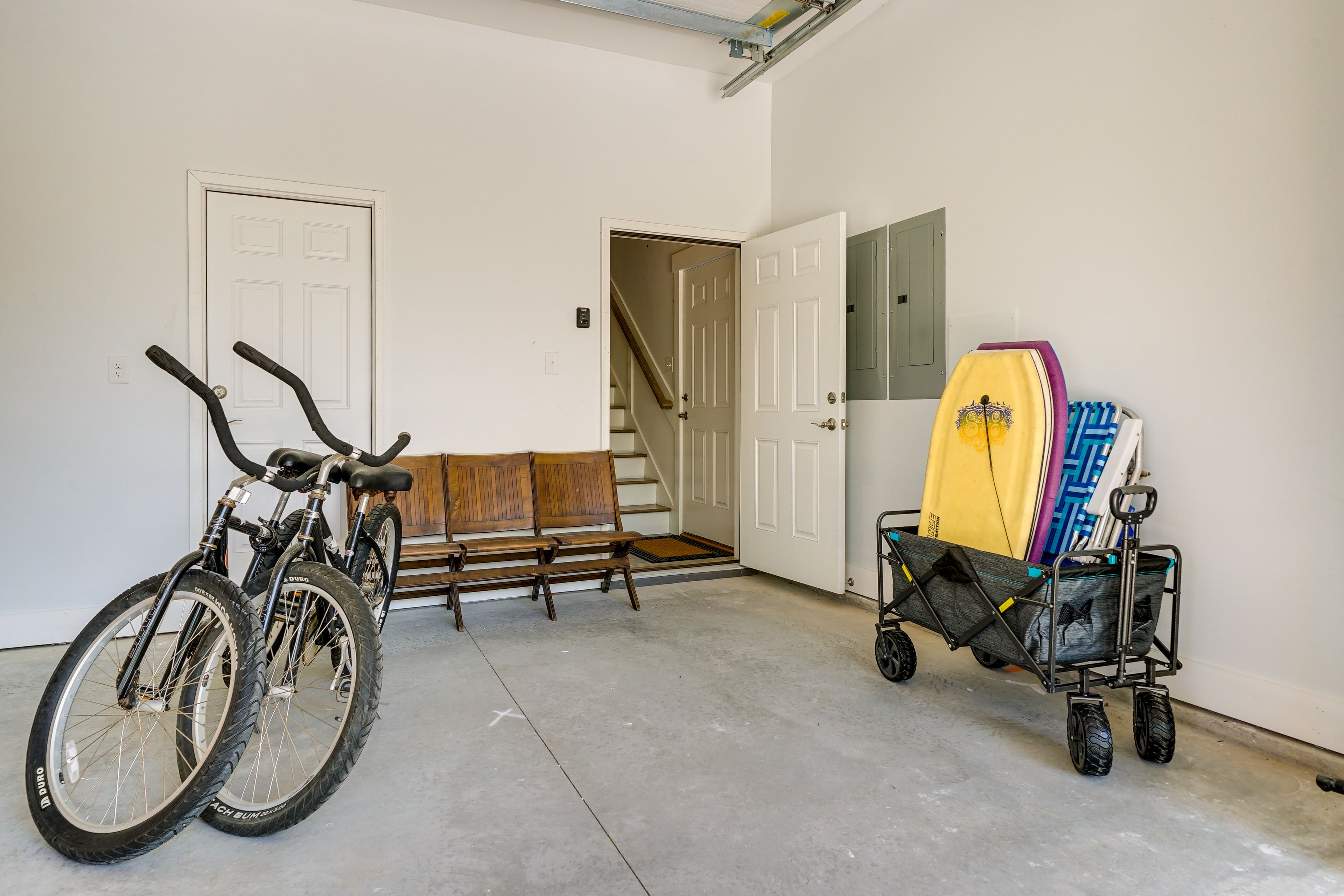 Garage | 2 Bicycles Provided | Water Boards | Beach Wagon/Chairs