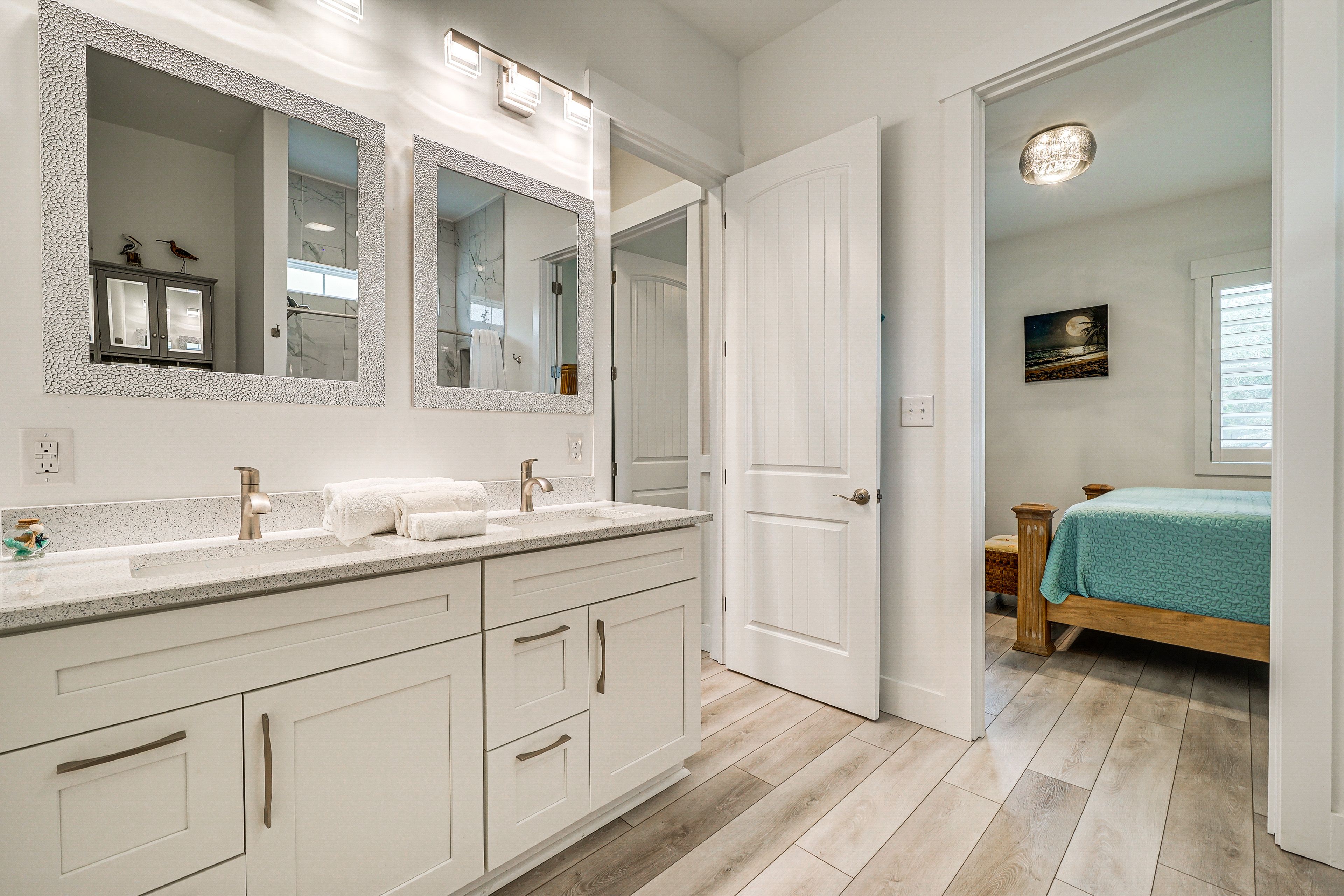 Full Bathroom | Complimentary Toiletries