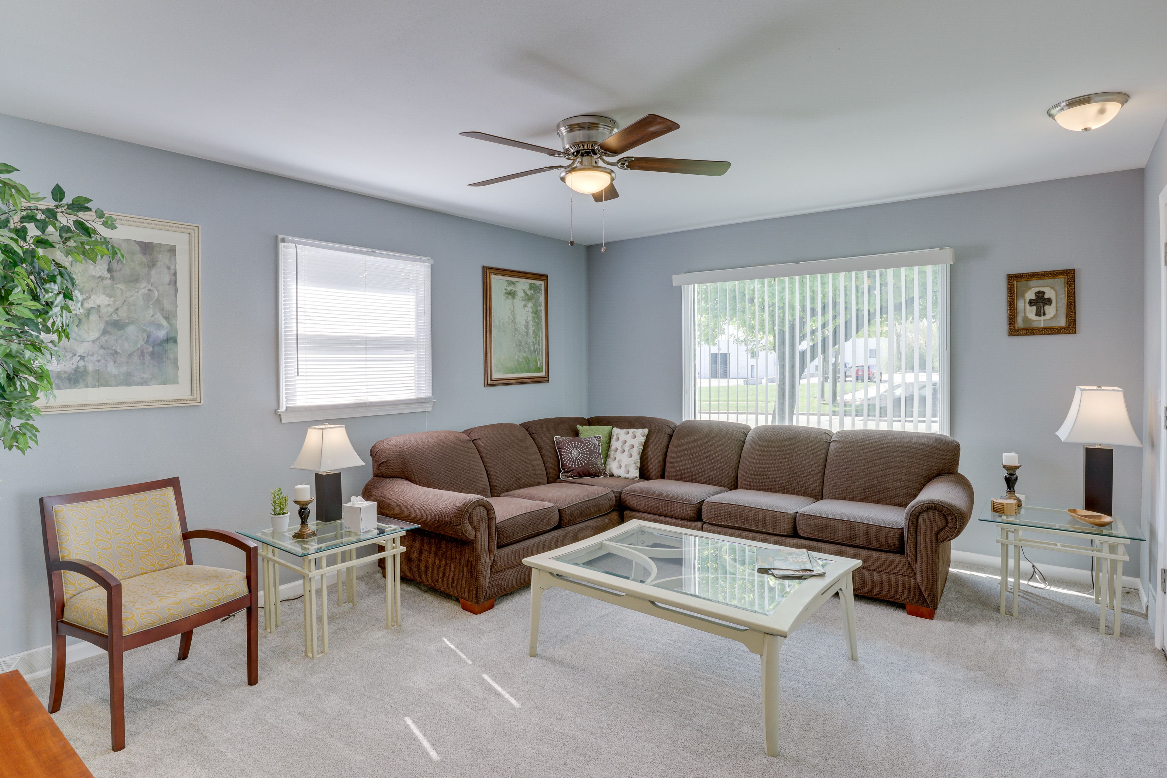 Living Room | Free WiFi | Central A/C