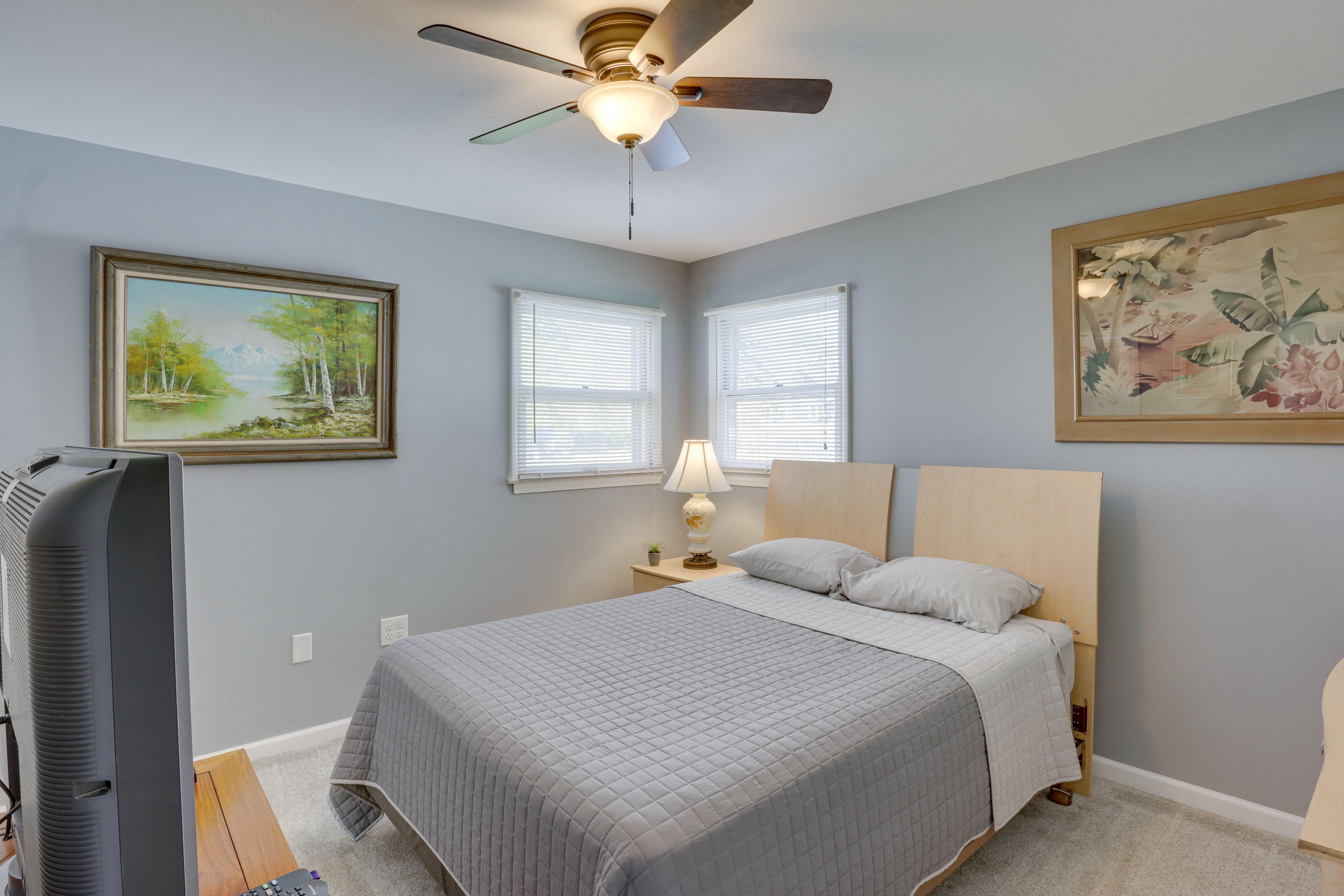Bedroom 1 | Main Level | Queen Bed | Linens Provided | Smart TV