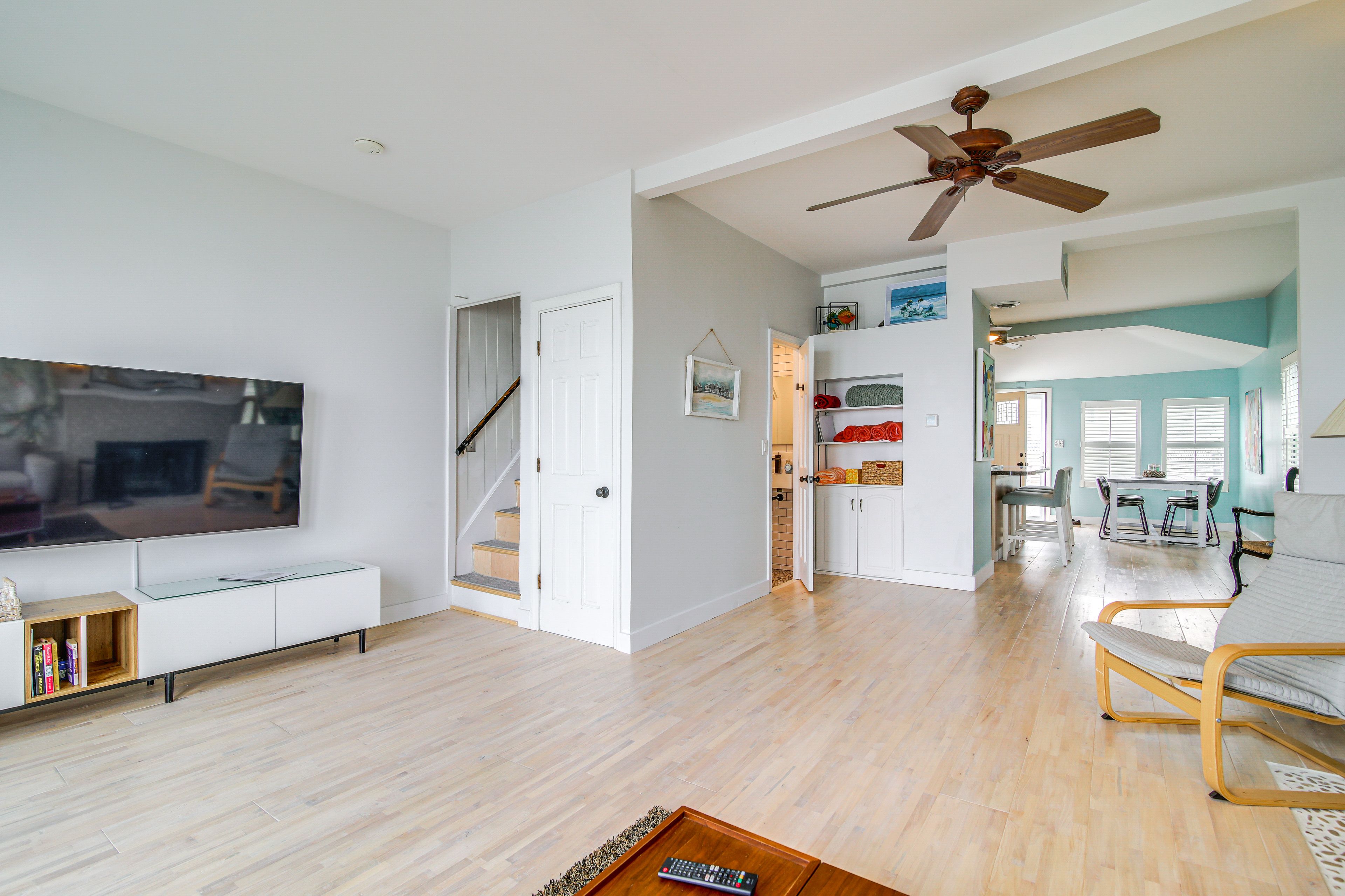 Living Room | Smart TV