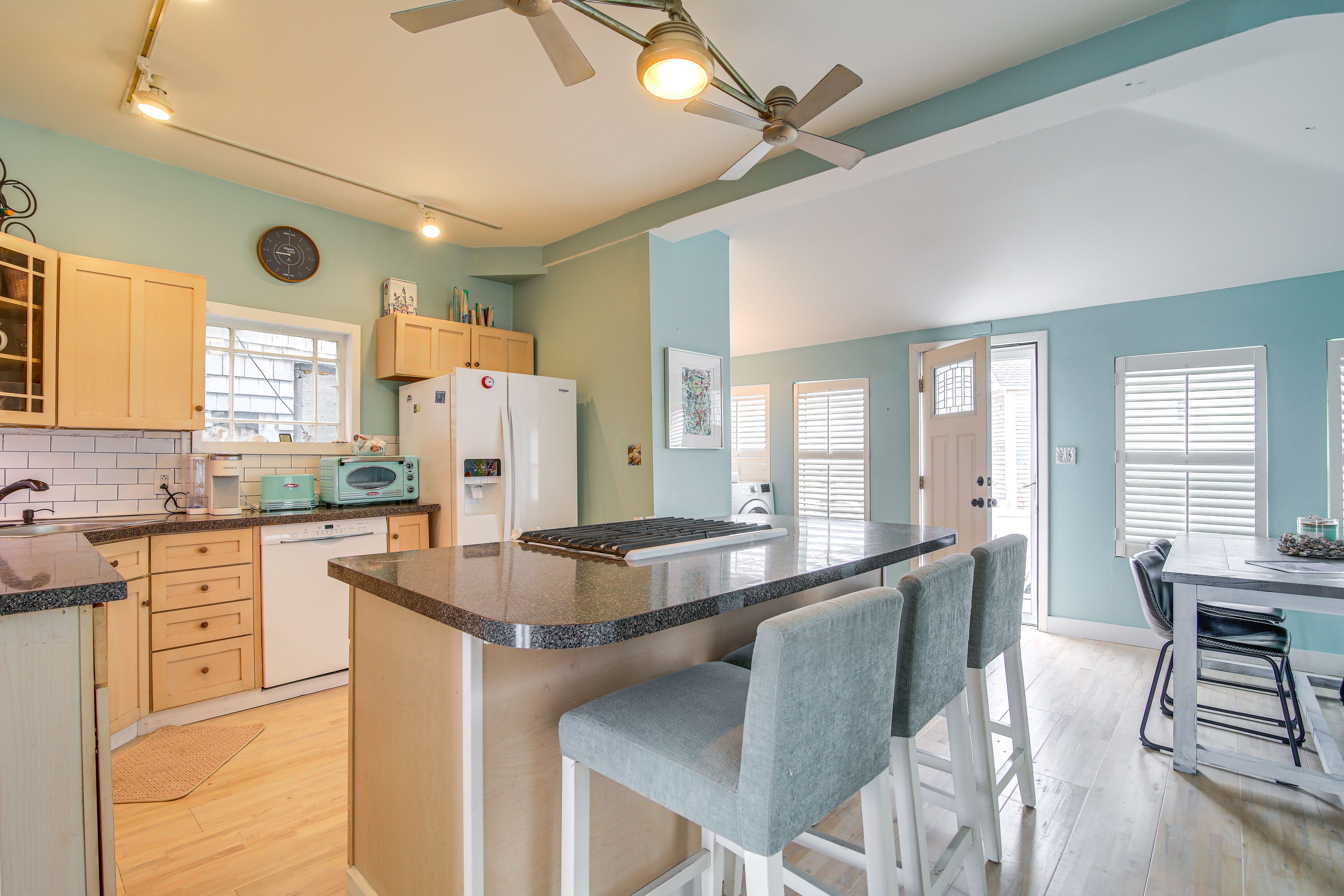 Kitchen | Dining Area