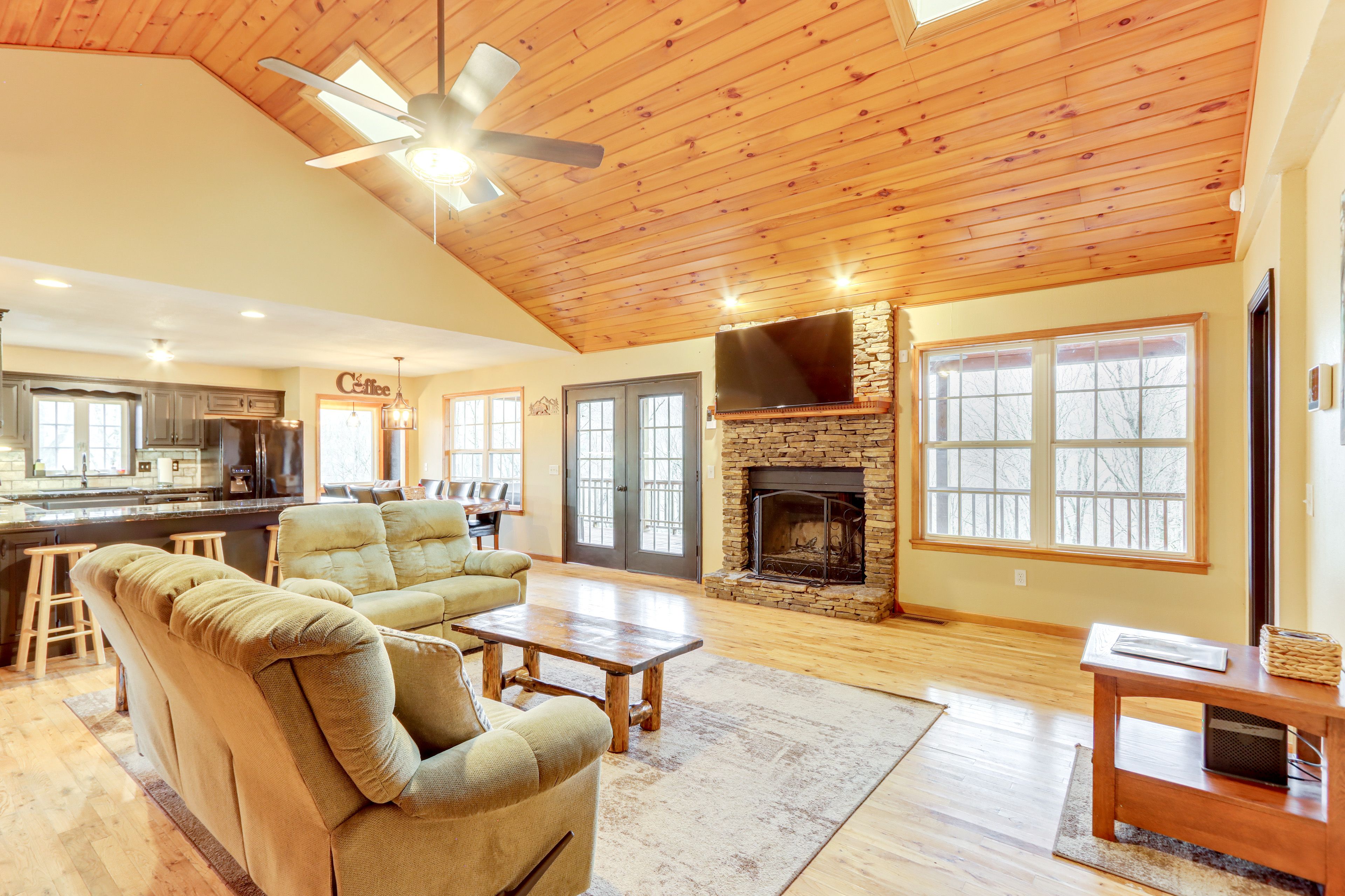 Marble Vacation Rental | 4BR | 3BA | 3,800 Sq Ft | Steps Required to Enter