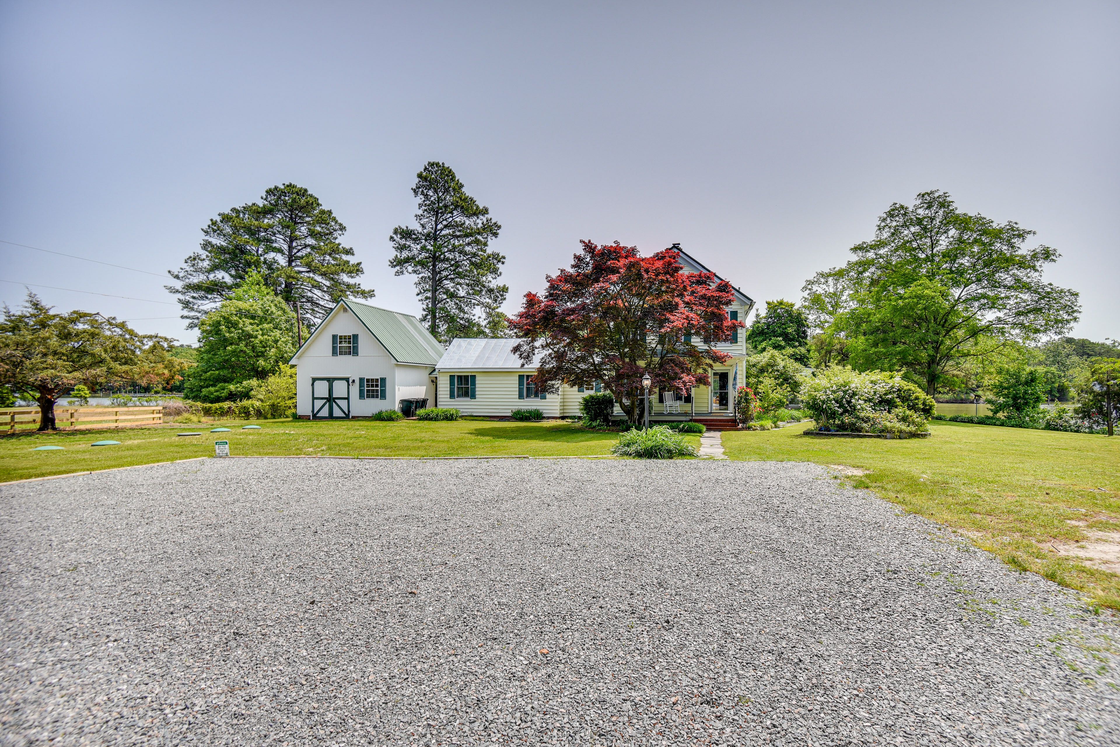 Parking | Gravel Driveway (4 Vehicles)