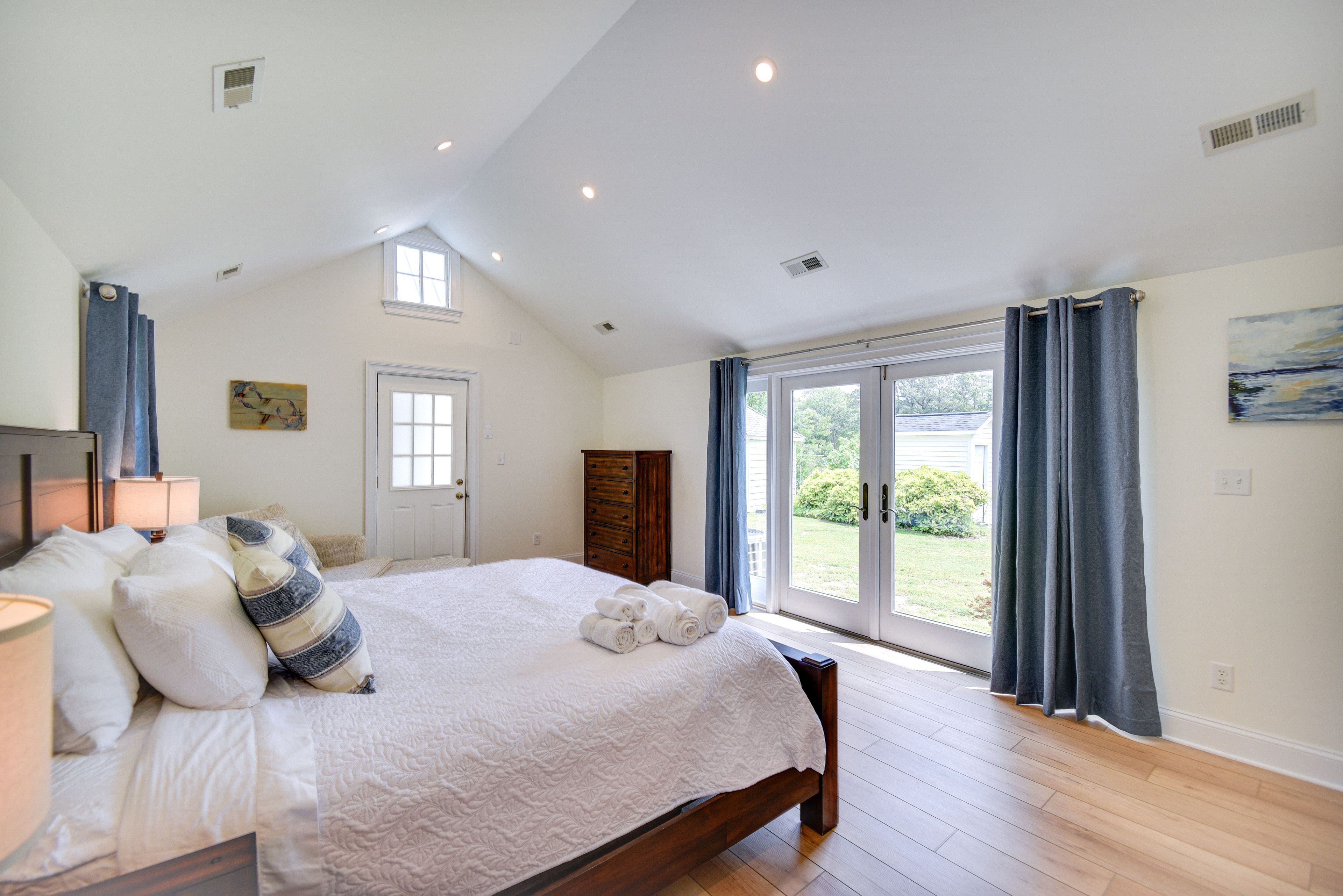 Bedroom 1 | King Bed | Linens Provided | 1st Floor