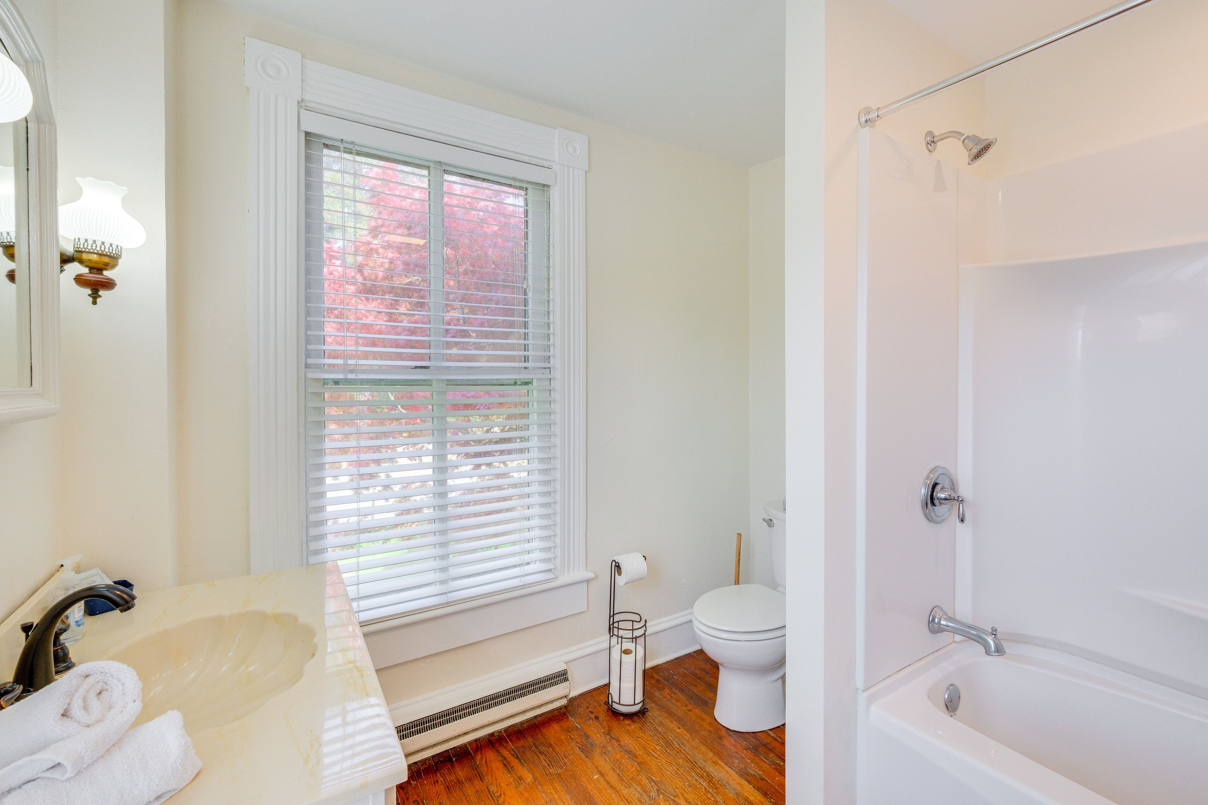 Full Bathroom | 2nd Floor