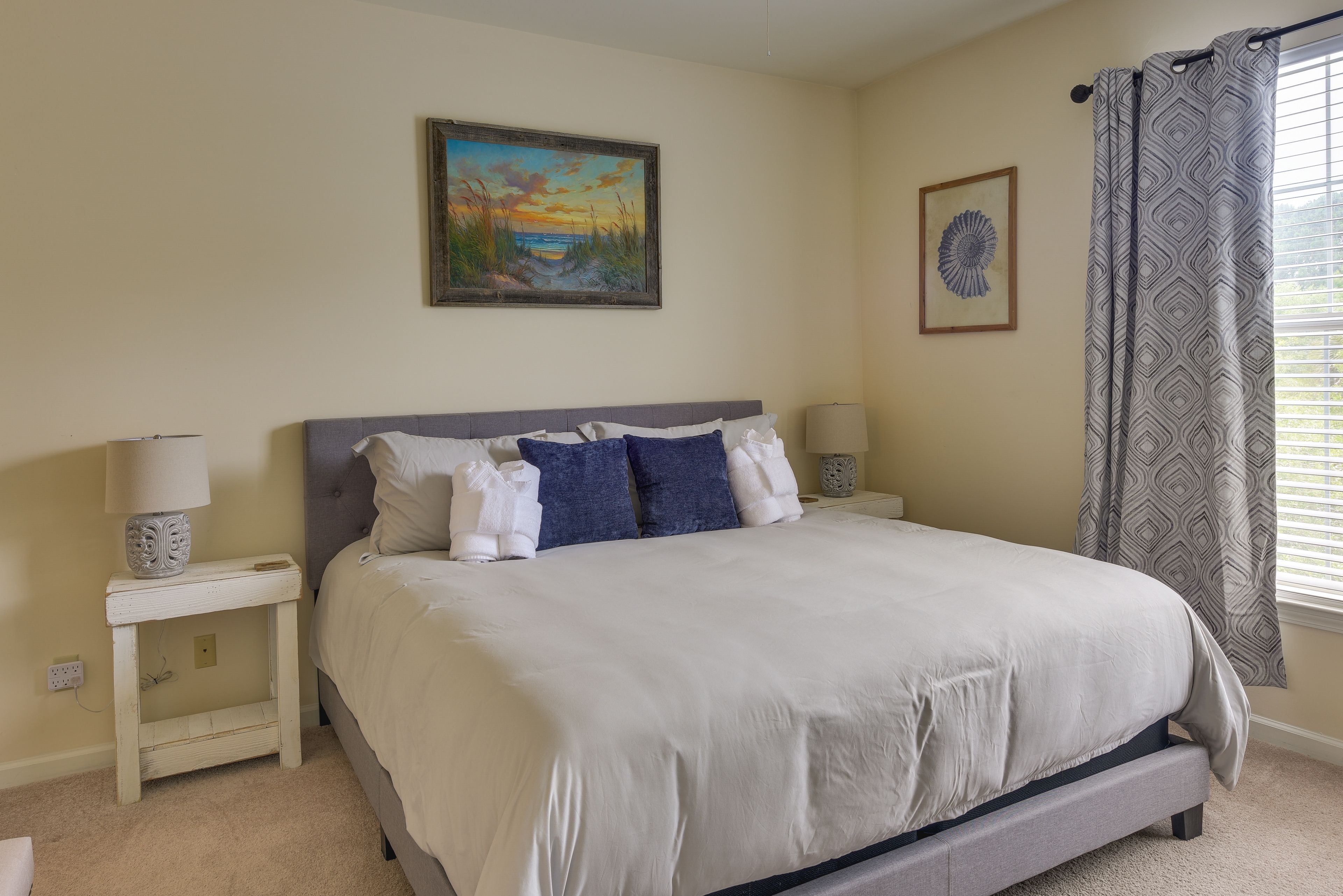 Bedroom 1 | King Bed | En-Suite Bathroom