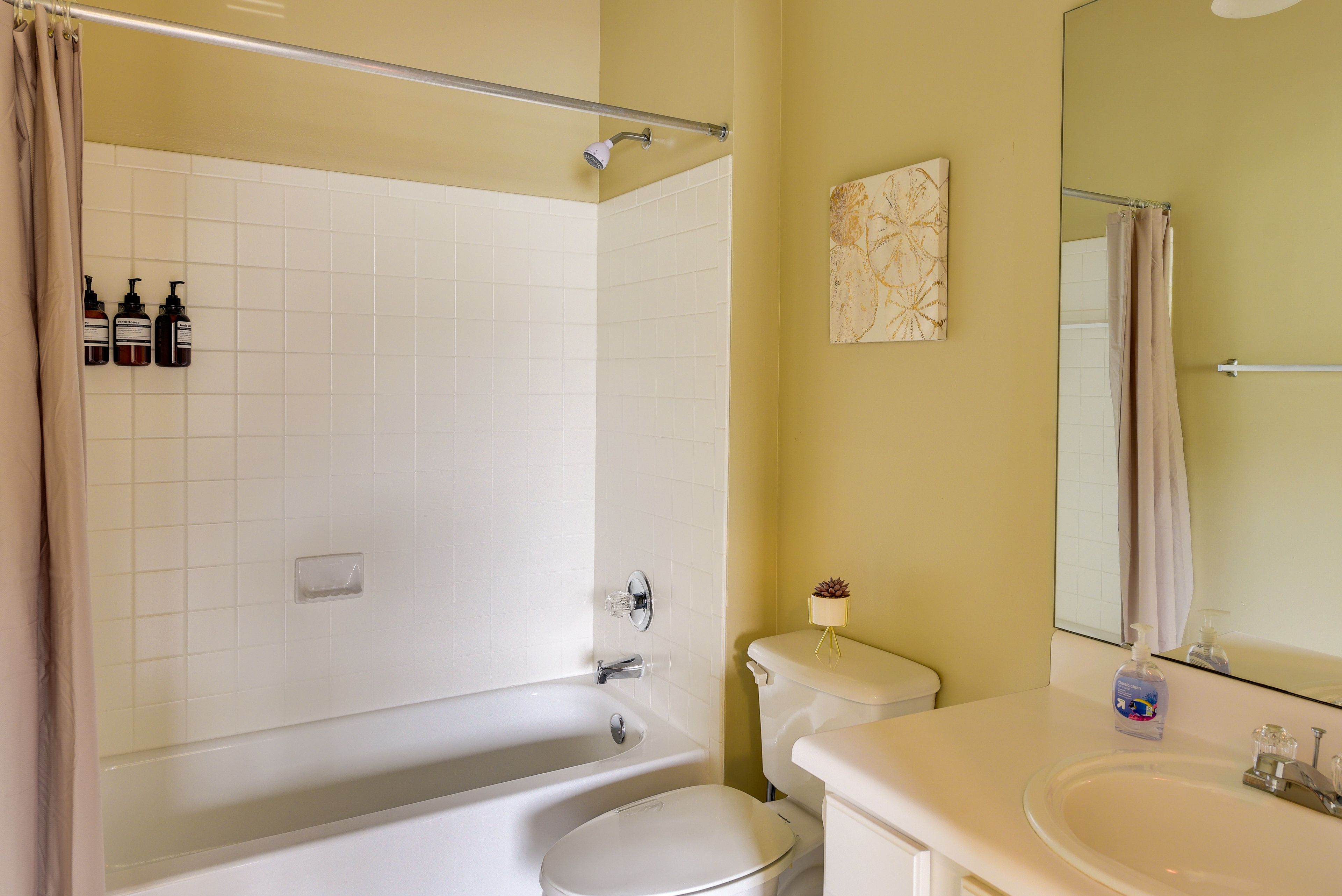 Full Bathroom | Shower/Tub Combo