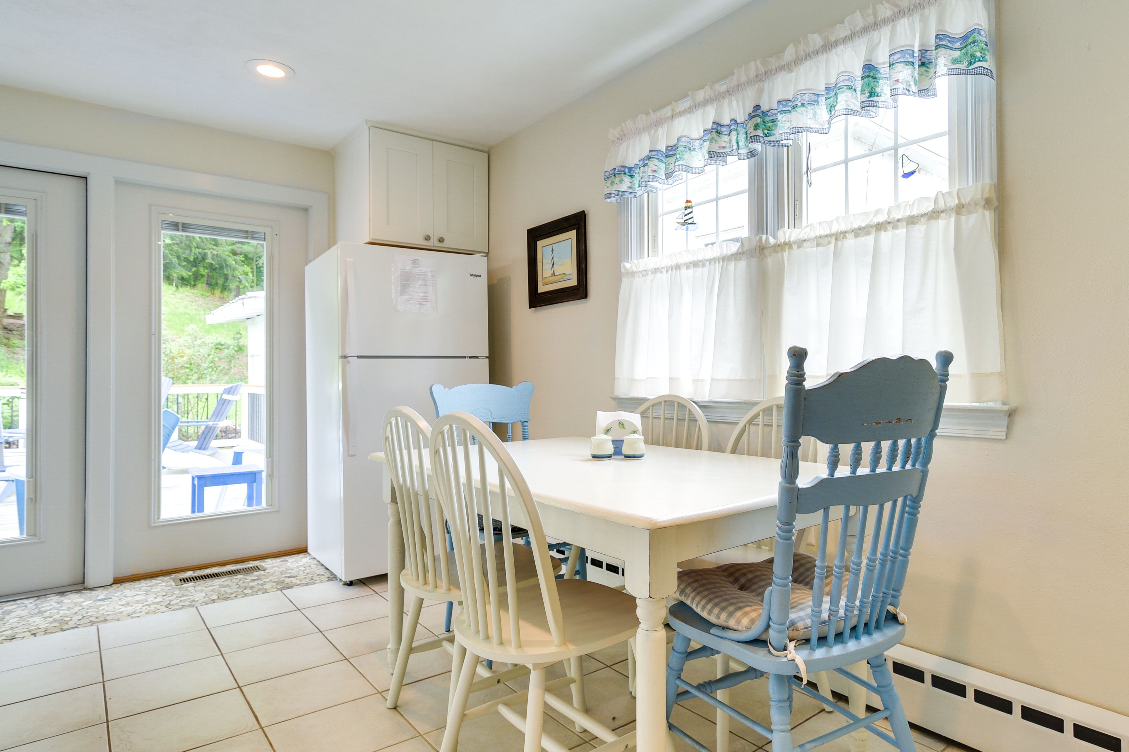 Dining Area | Dishware/Flatware | Trash Bags/Paper Towels