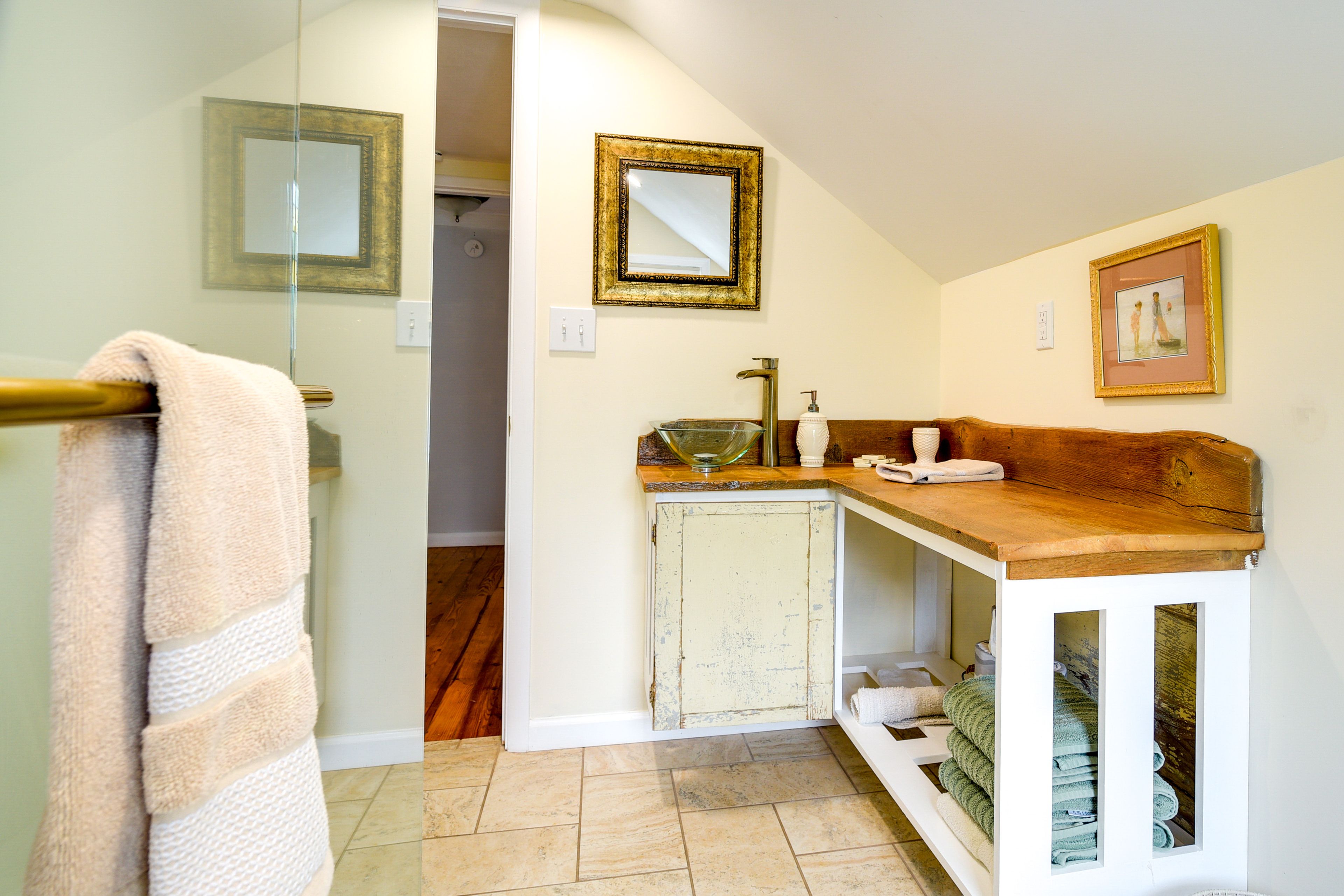Full Bathroom | 2nd Floor | Hair Dryer