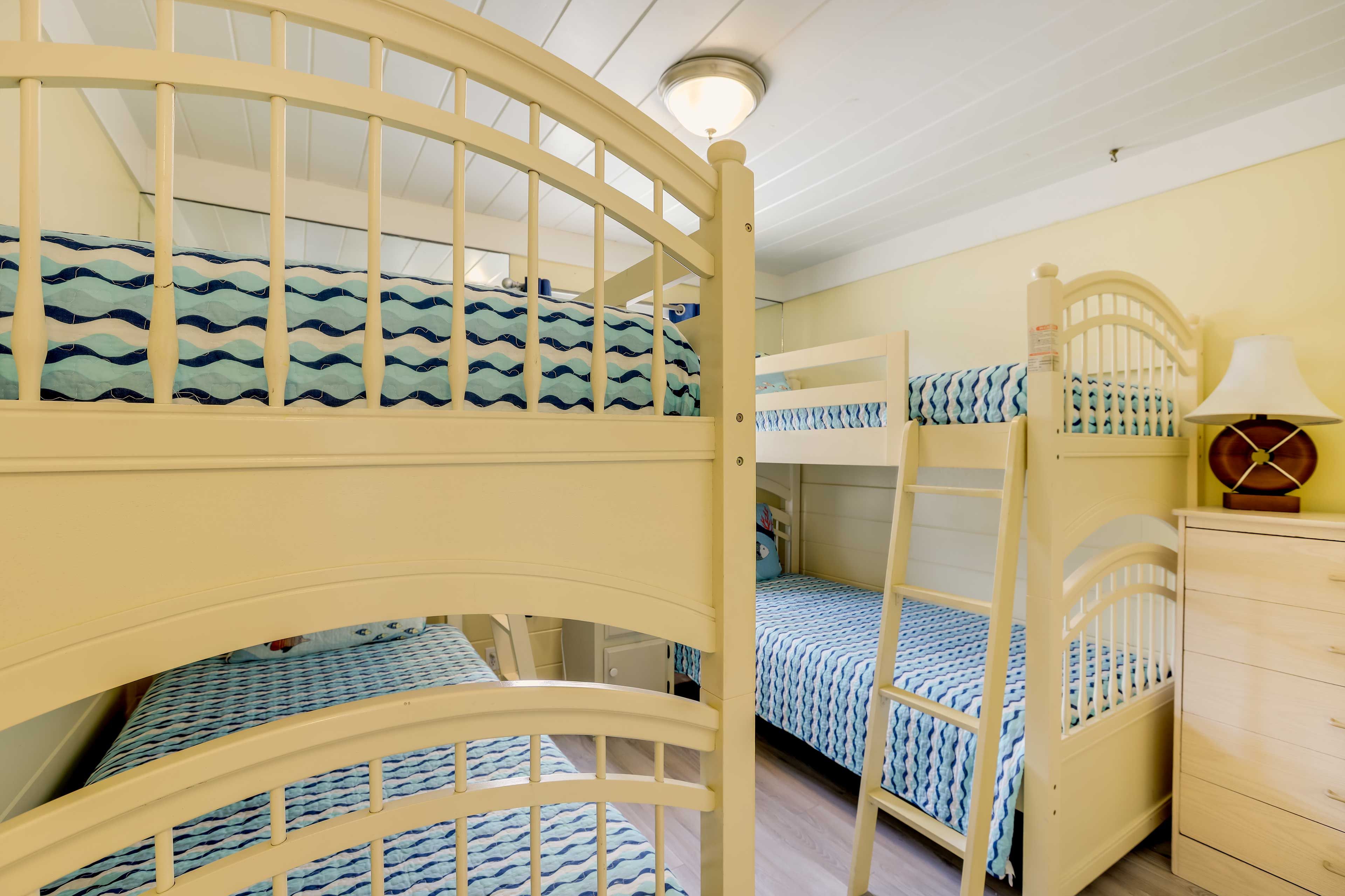 Bedroom 2 | 2 Twin Bunk Beds | Main Floor