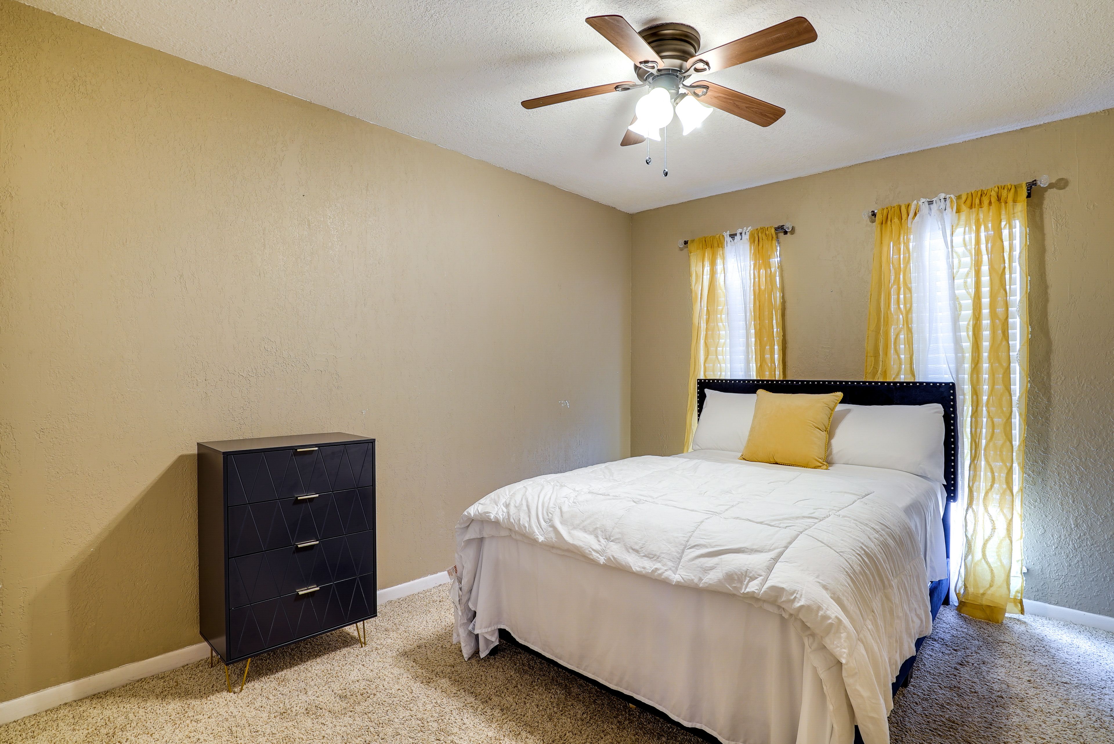 Bedroom 2 | Queen Bed