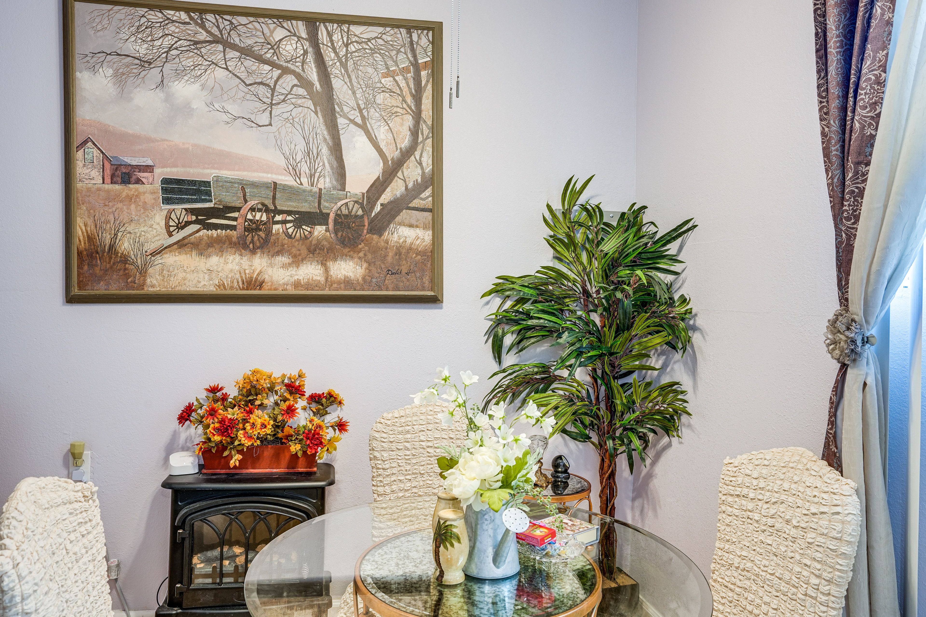 Dining Room | Dishware/Flatware Provided