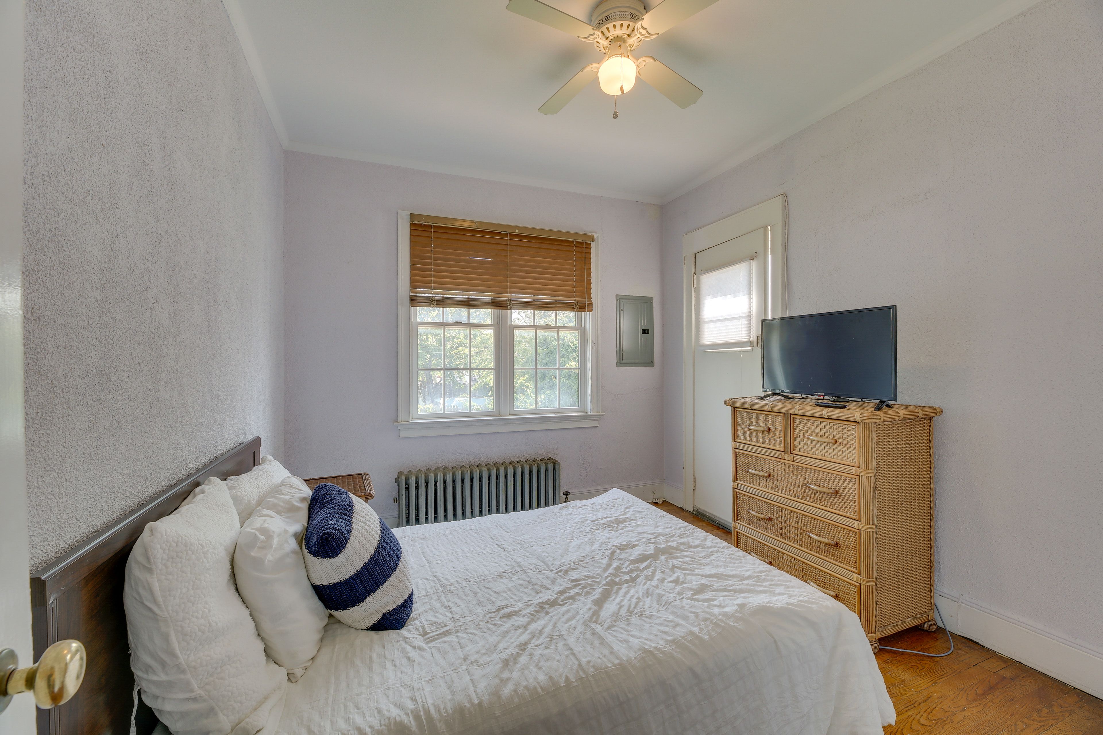 Bedroom 2 | Queen Bed