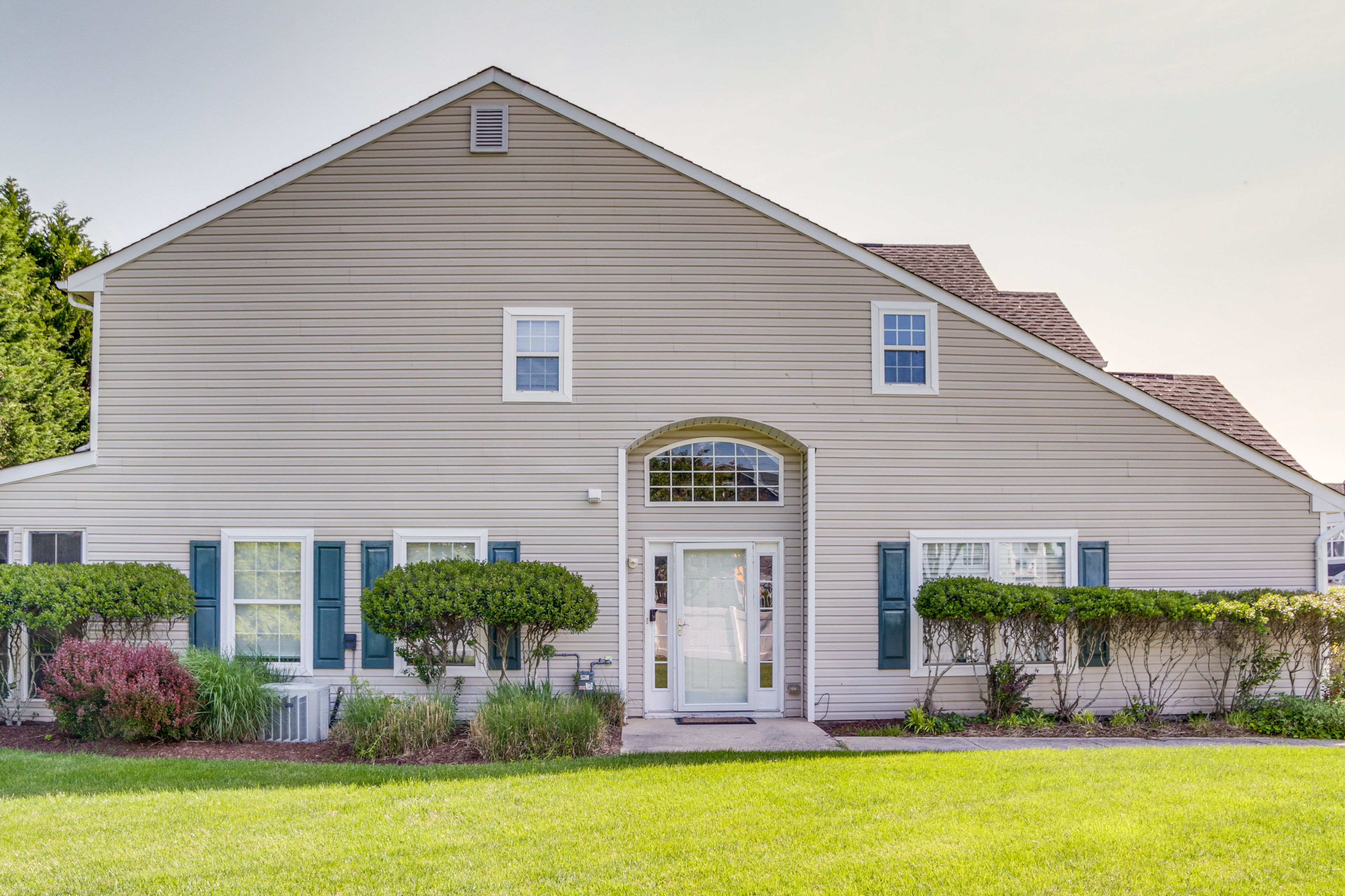 Lewes Vacation Rental | 5BR | 3.5BA | 2,074 Sq Ft | 1 Step to Enter