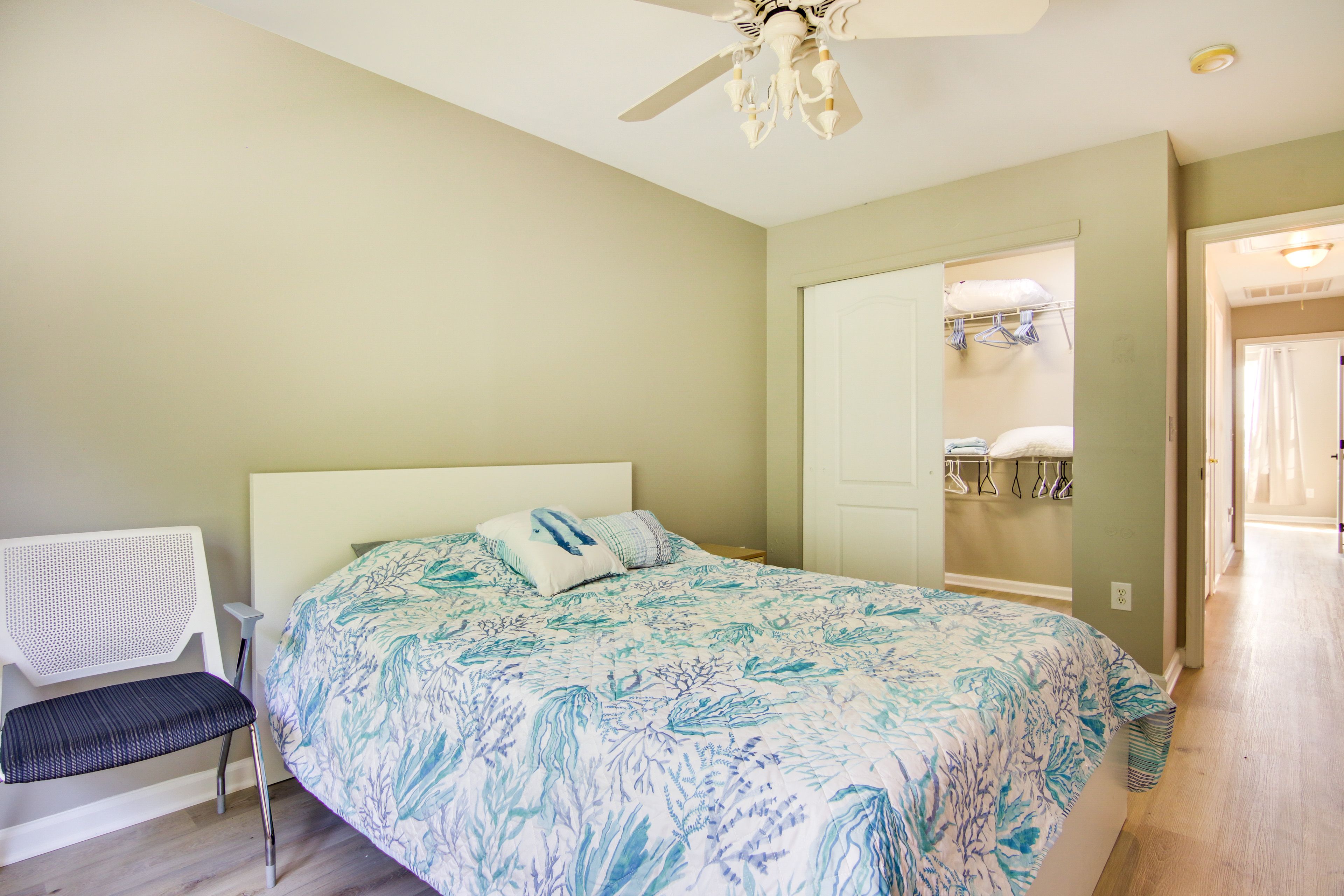 Bedroom 3 | Queen Bed