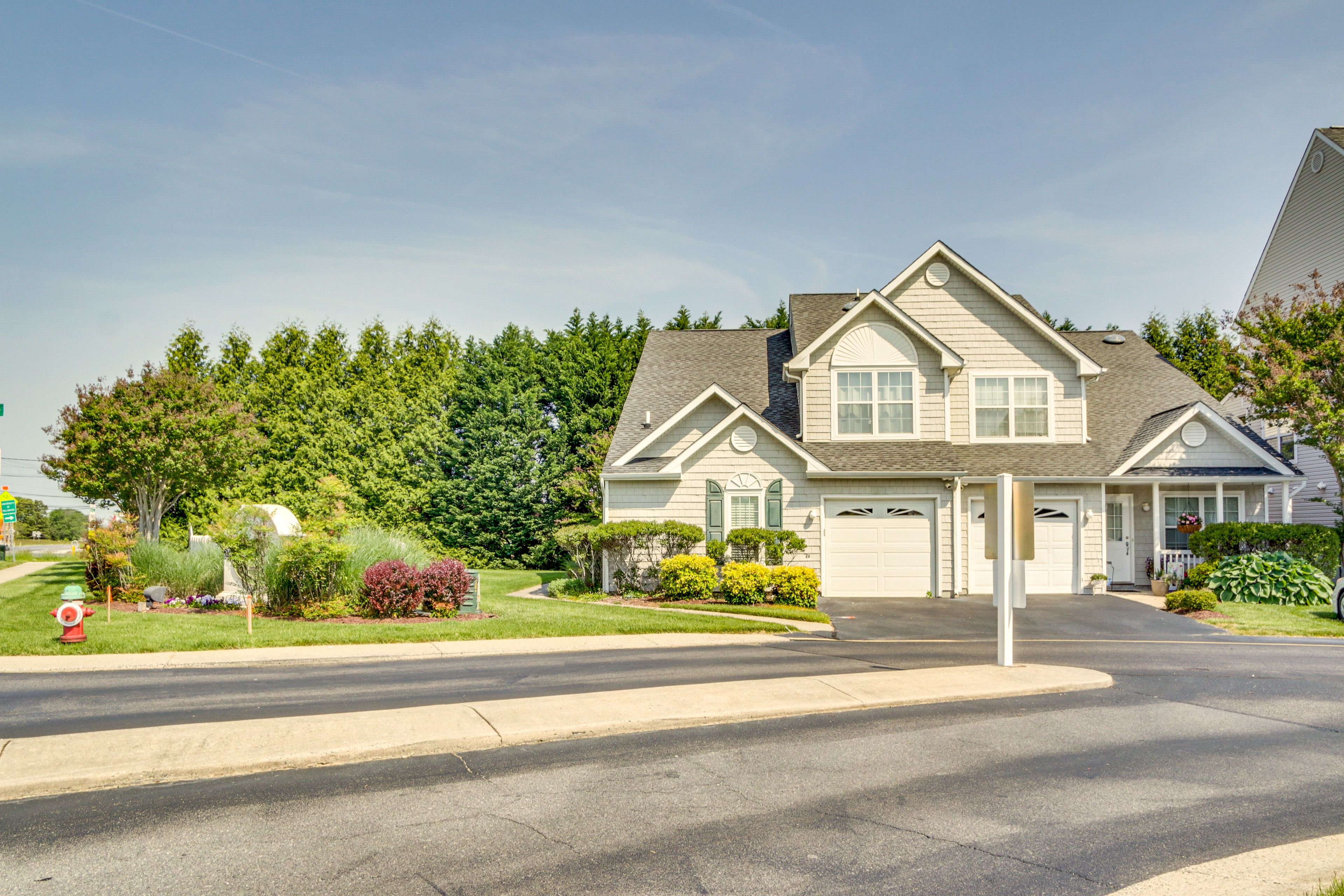 Parking | Shared Driveway (1 Vehicle) | Open Community Lot