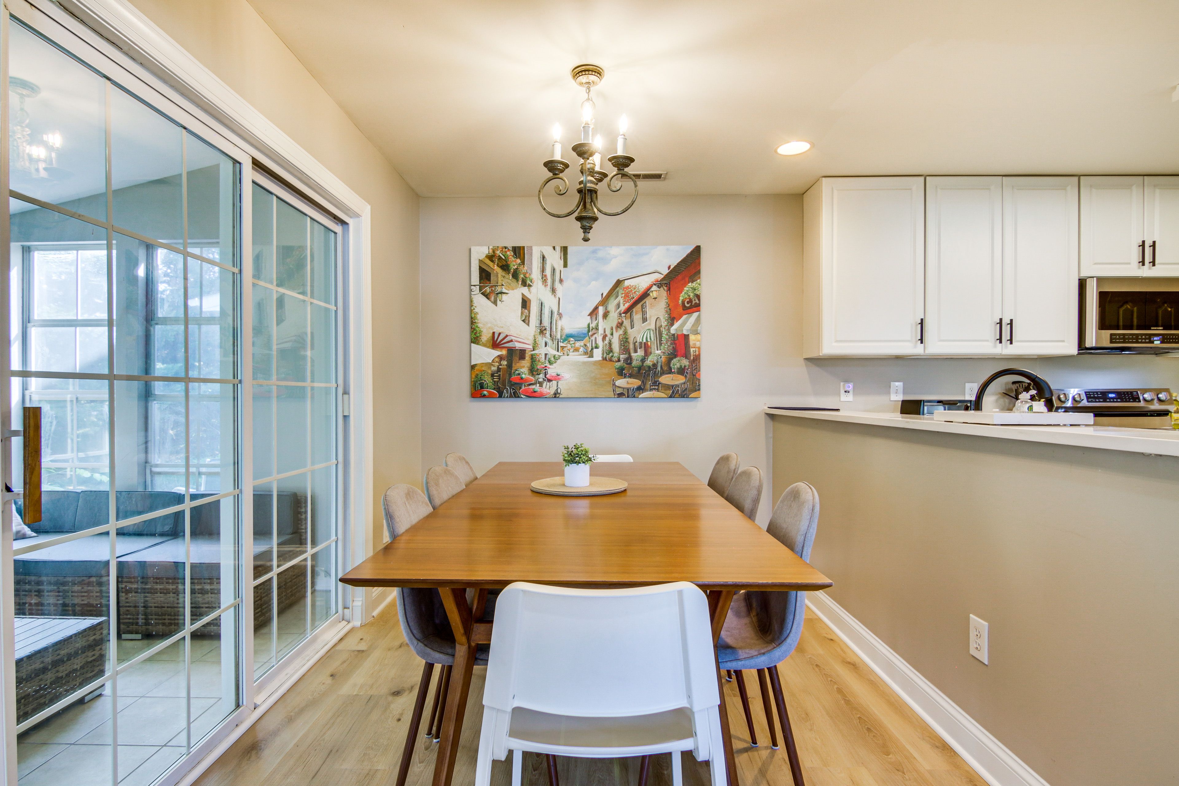 Dining Area | Dishware & Flatware Provided