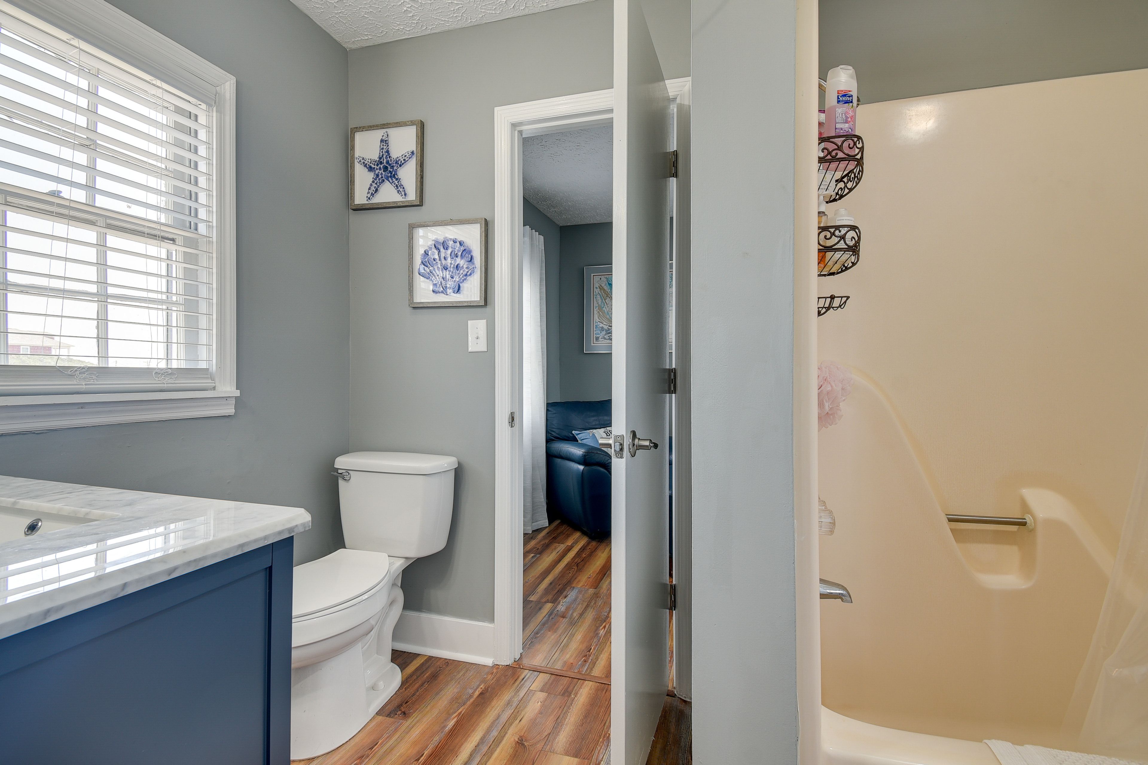 Full Bathroom | Complimentary Toiletries