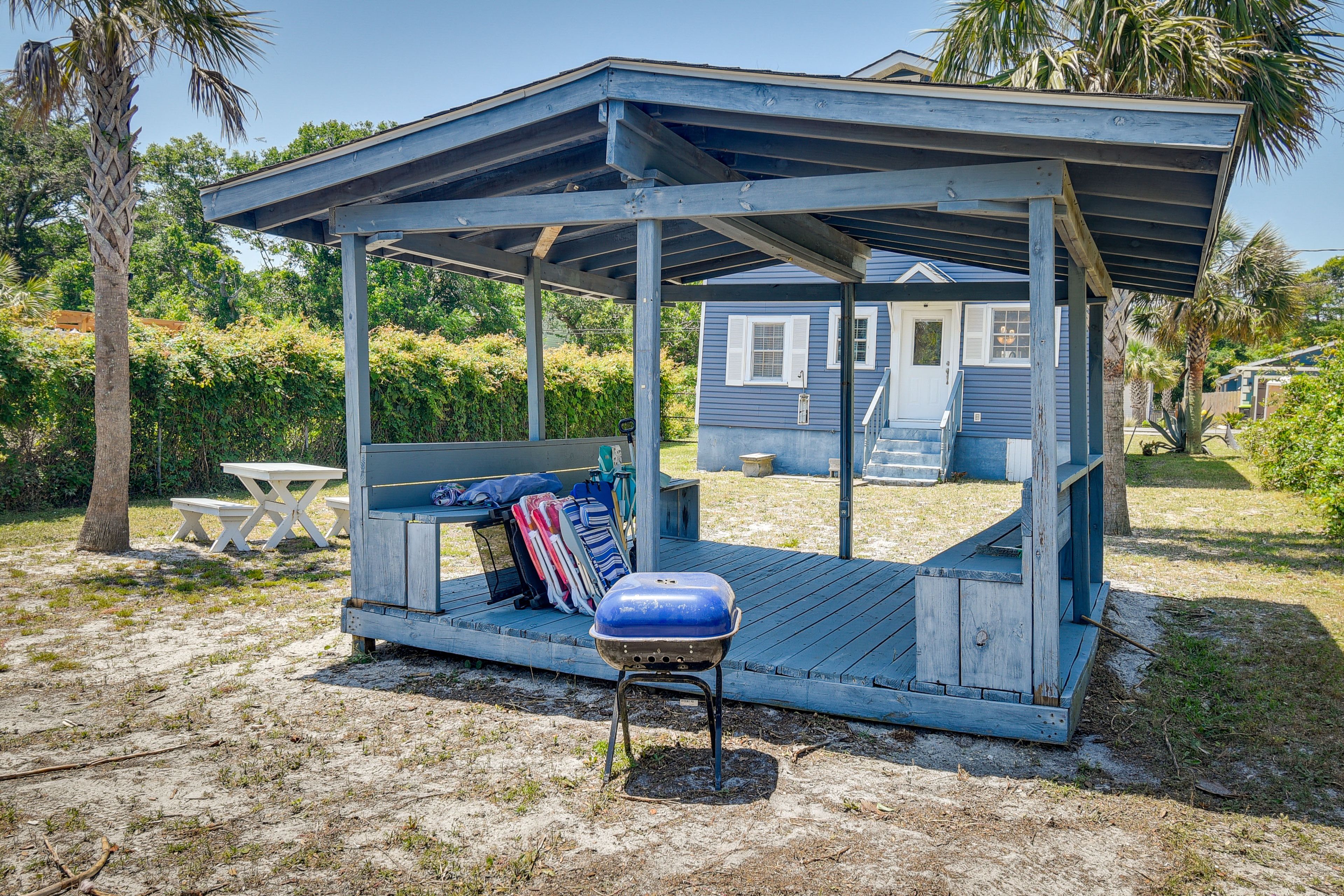 Backyard | Gazebo | Charcoal Grill | Beach Gear